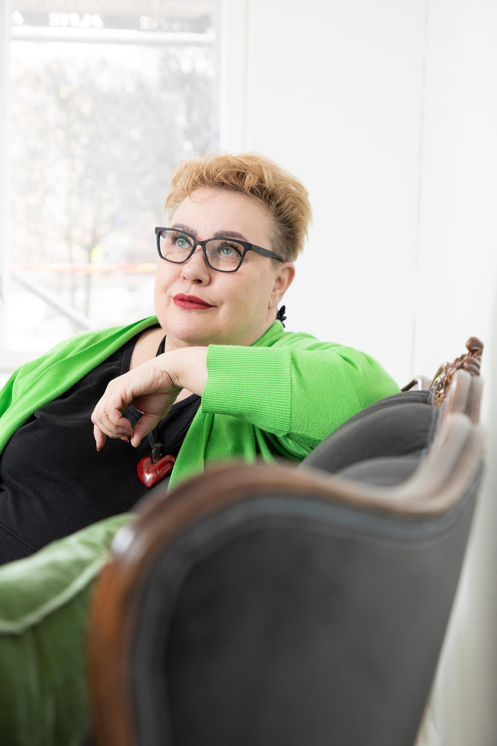 Europarlamentaarikko Sirpa Pietikäinen näki vanhemmissaan sodan jäljet välittämisenä ja toisista huolehtimisena. ”Kaikki muu on hetkellistä.”