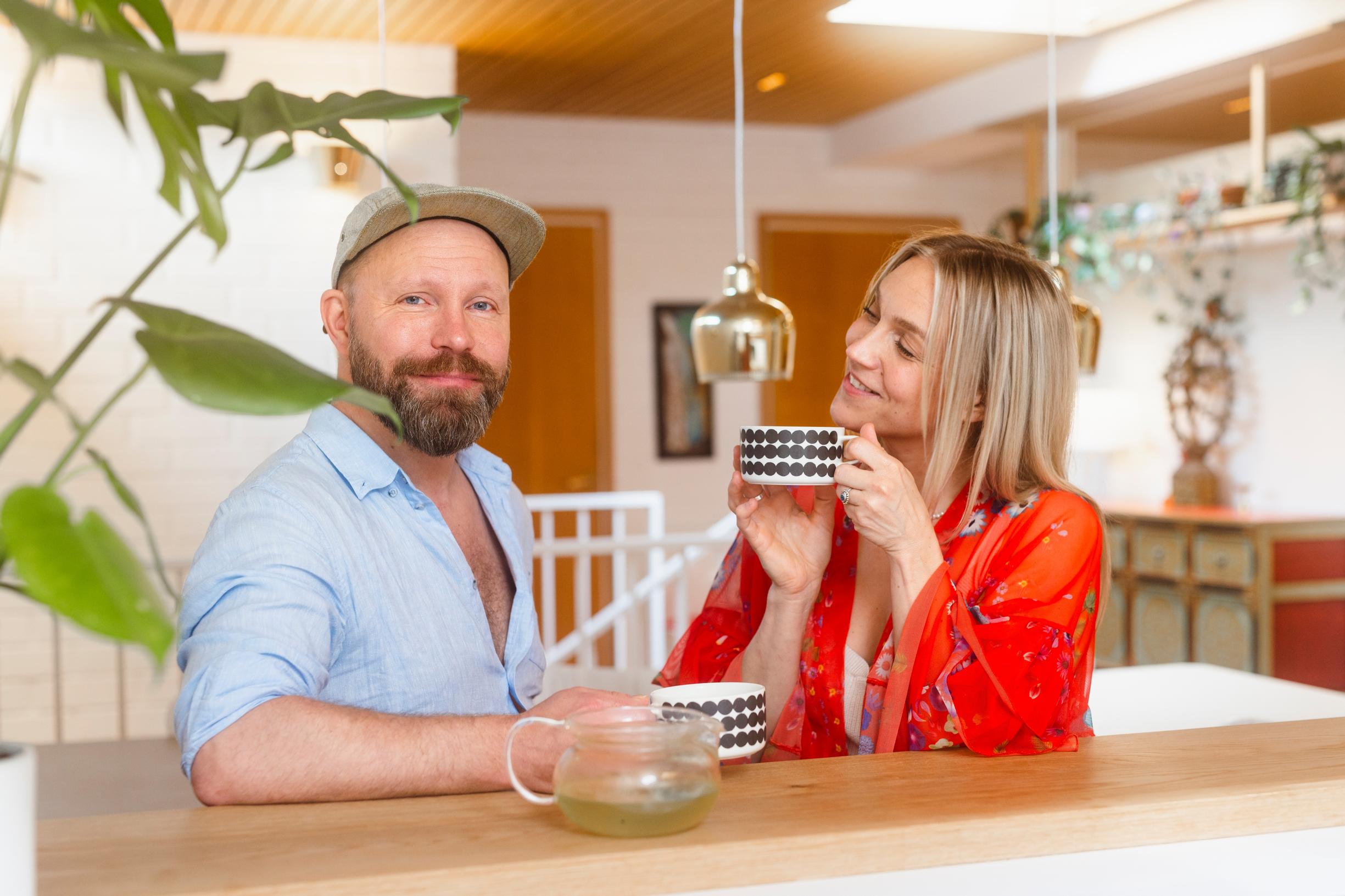 Kun Tunna Milonoff voi huonosti, puoliso Jenni Milonoff tarttui glimmereihin eli parin yhteisiin kauniisiin hetkiin. ”Etsin niitä esimerkiksi valokuvista. Se loi toivoa.”