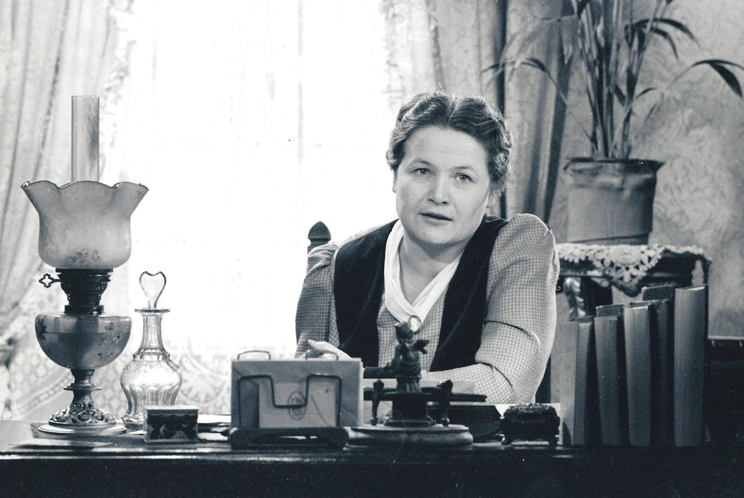 Televisioteatterissa Anja sai lukea monologina Minna Canthin kirjeitä Lucina Hagmanille (1975).