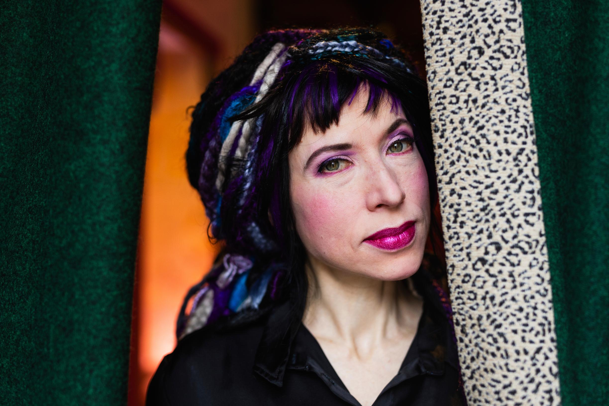 Sofi Oksanen on kirjoittanut naisiin kohdistuvasta väkivallasta jo 25 vuotta: ”Vaikeneminen on välinpitämättömyyttä”