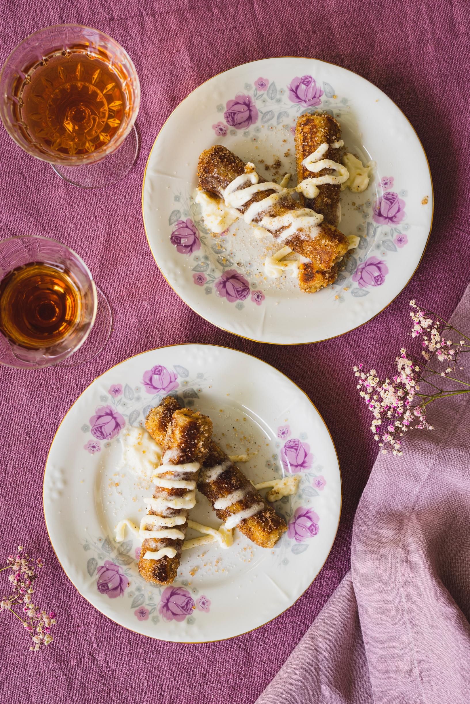 Kun tekee mieli nopeasti jotain makeaa, tie herkutteluun vie paahtoleivistä kaulittujen kanelirullien kautta.