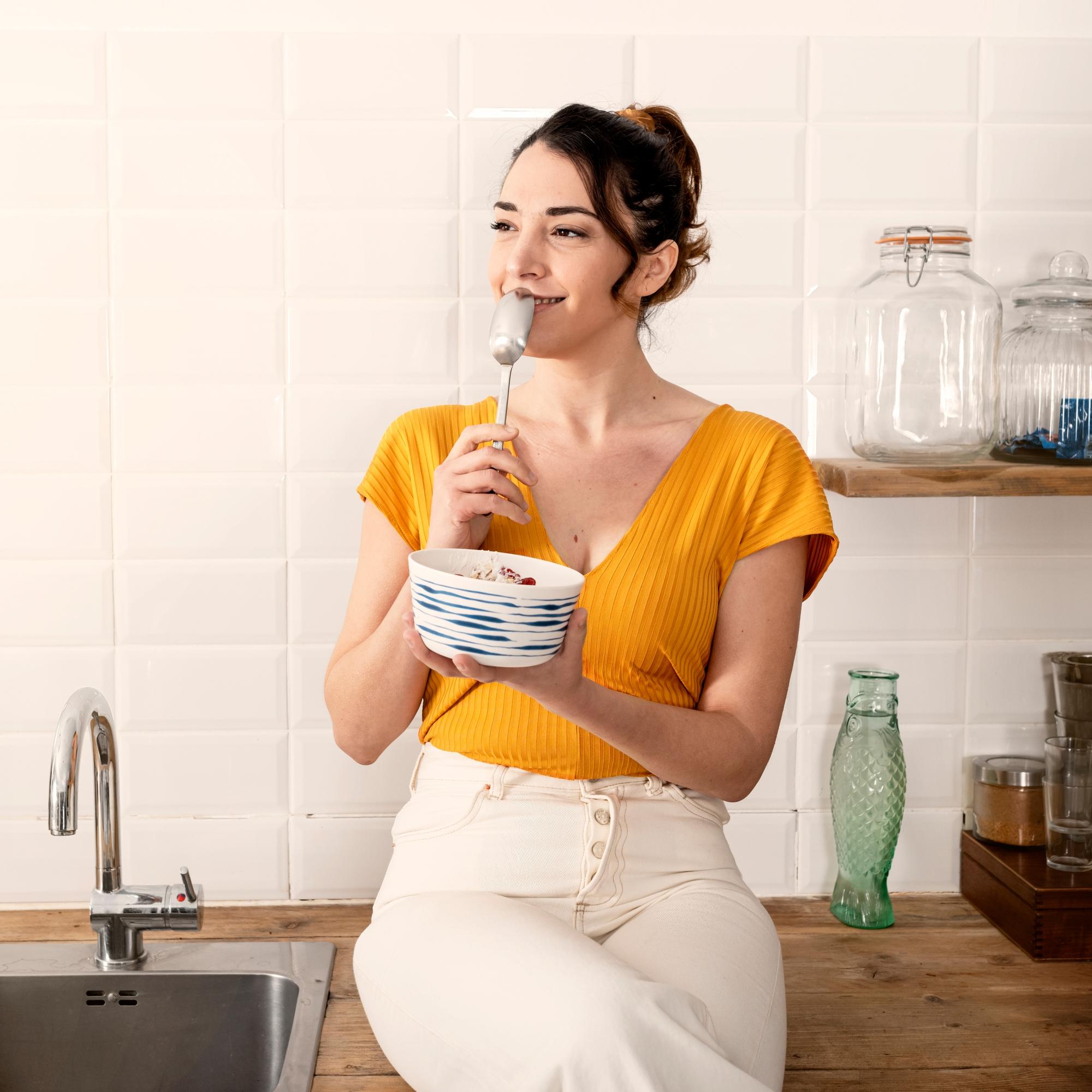 Väsyttääkö iltapäivisin? Asiantuntija kertoo, miten taltutat makeanhimon ja iltapäiväkooman