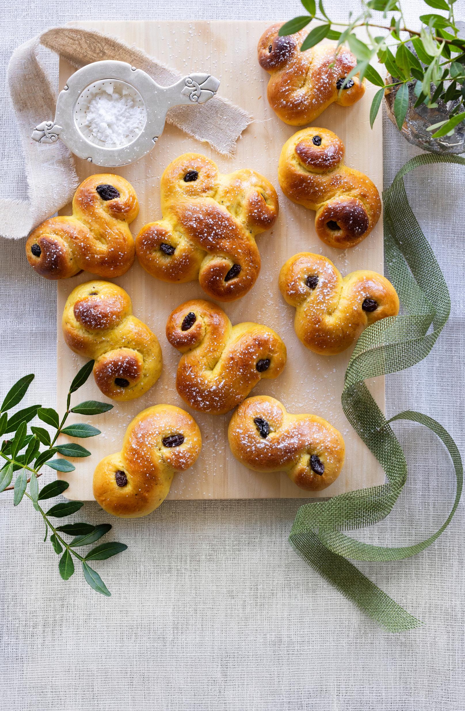 Lucia-pullista voi tehdä monen­näköisiä. Tutuimmat muodot ovat ässät, pässin­­päät ja Hannun vaakunat.