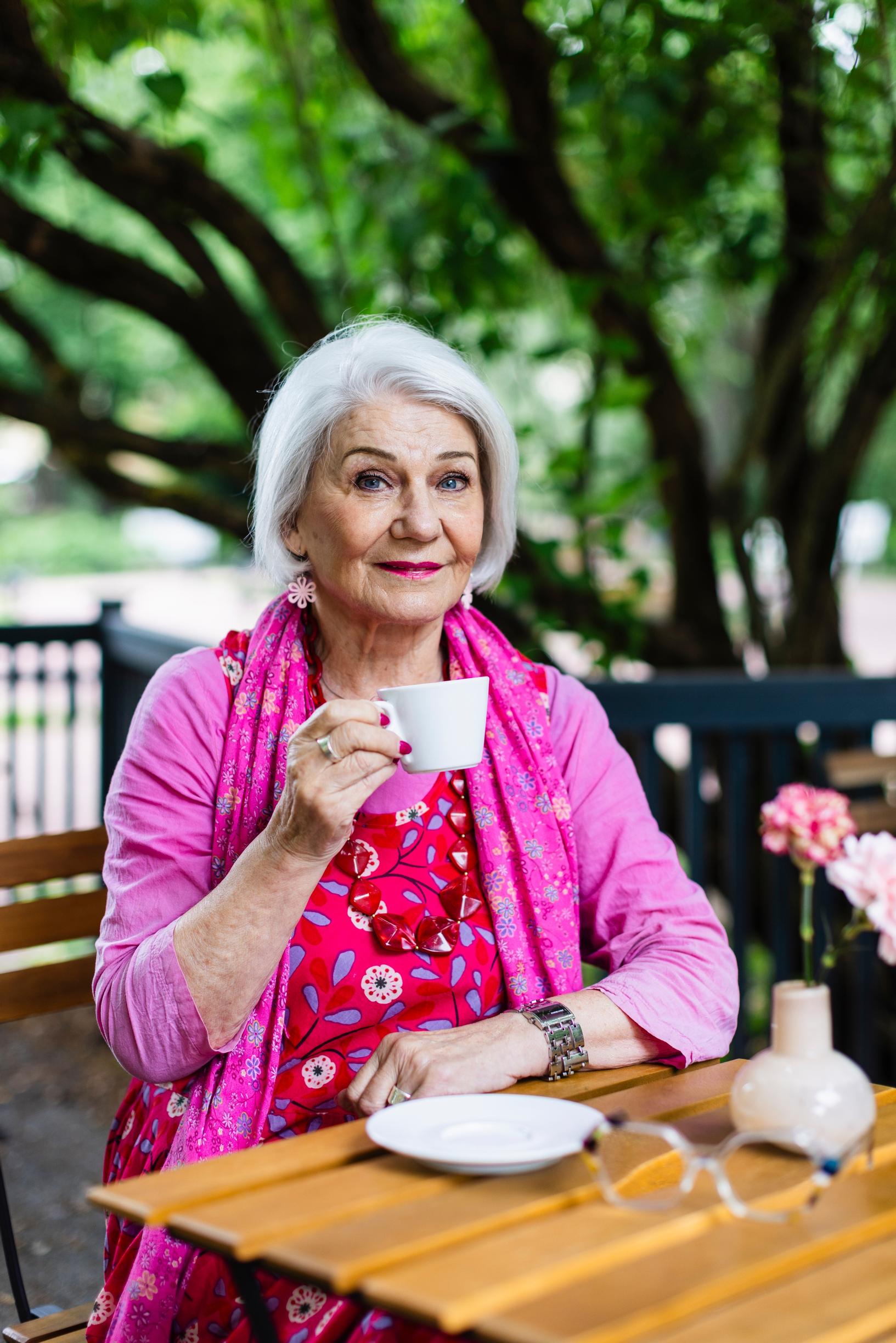 Ritva Oksanen on ymmärtänyt, että on opeteltava elämään ikäkautensa mukaan. ”Mihinkään ei ole kiire, asiat odottavat siihen asti, kun niitä alkaa tehdä.”