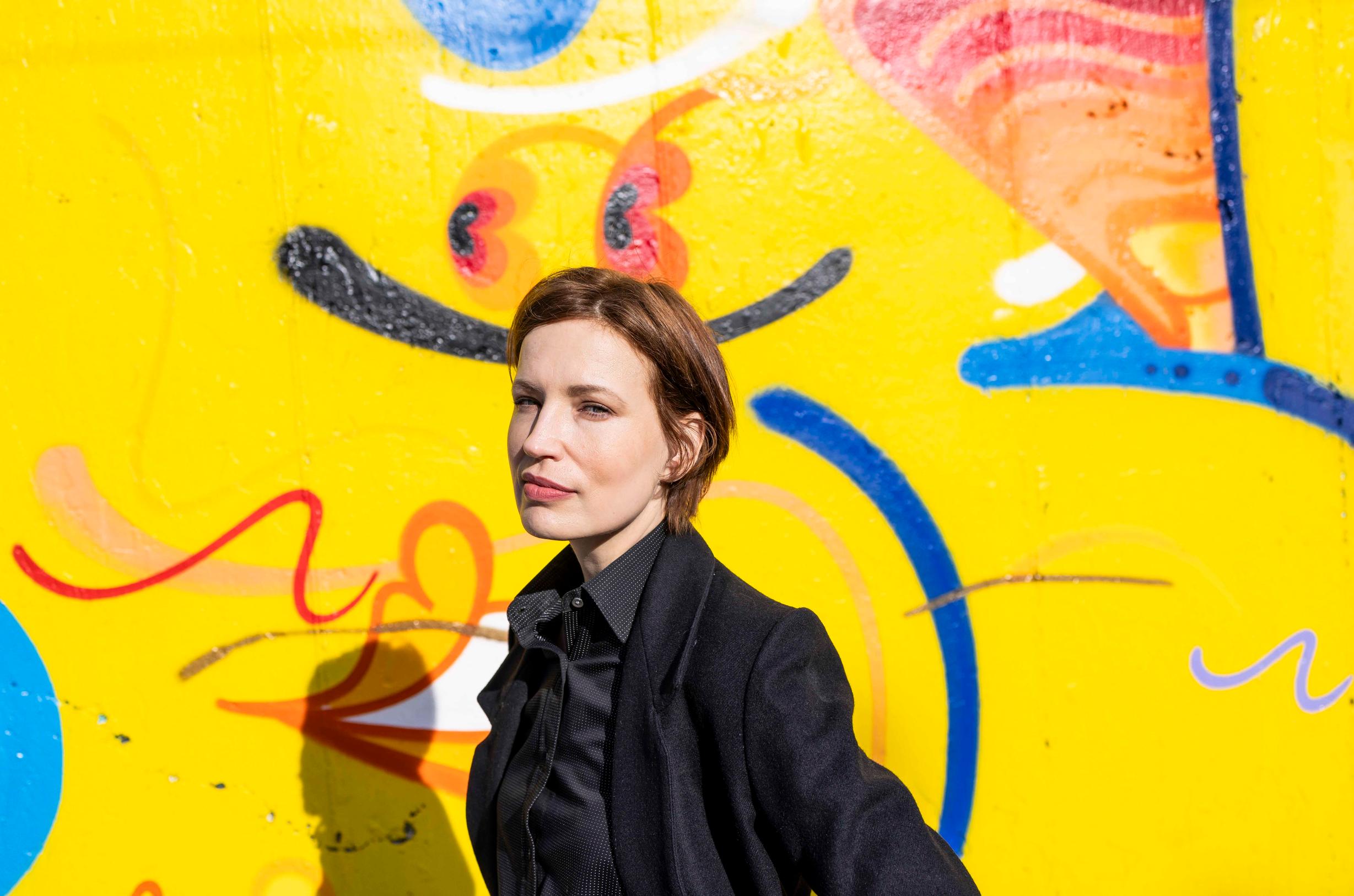 Teinitähteys näkyy Janitan esiintymisessä edelleen rohkeutena. ”Olin epävarma, mutta sain keikat vedettyä kunnialla. Jäi fiilis, että vaikka minusta tuntuisi lavalla miltä, tämä onnistuu.”