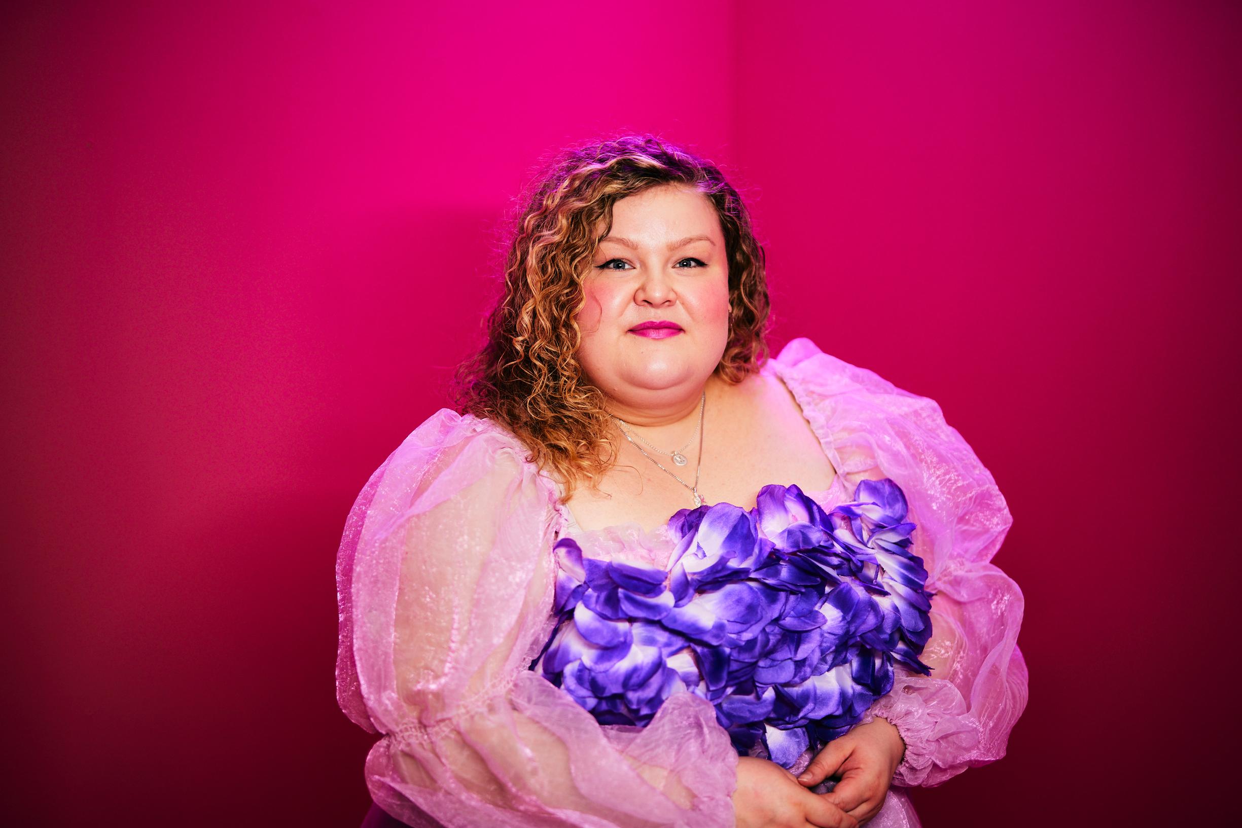 Miisa Asikaista haukutaan jatkuvasti somessa – nyt somevaikuttaja kertoo päiväkirjassaan, mitä tapahtui, kun hän yritti kuukauden ajan keskustella vihaajiensa kanssa