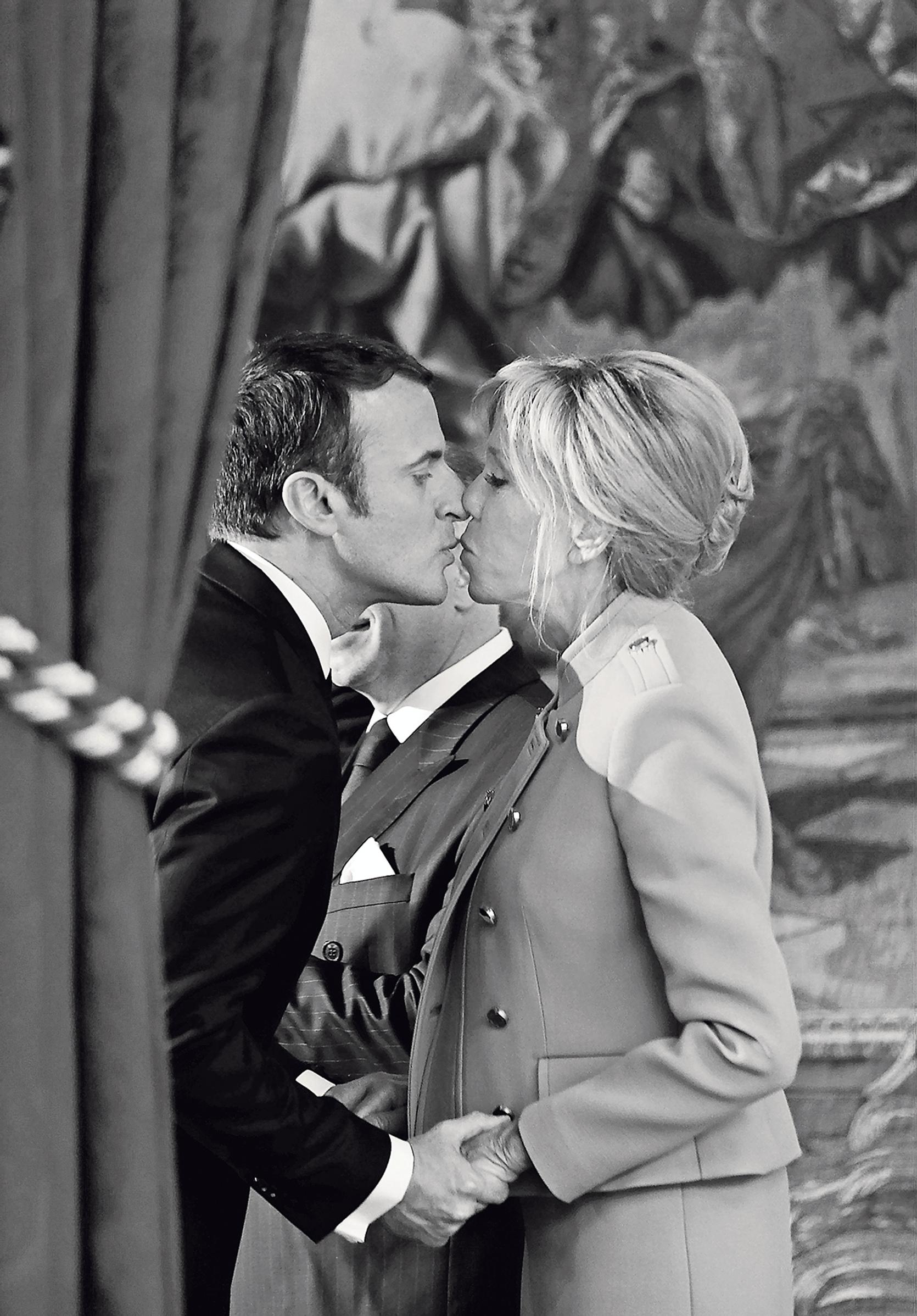 Presidentti ei pelkää suudella vaimoaan julkisesti.