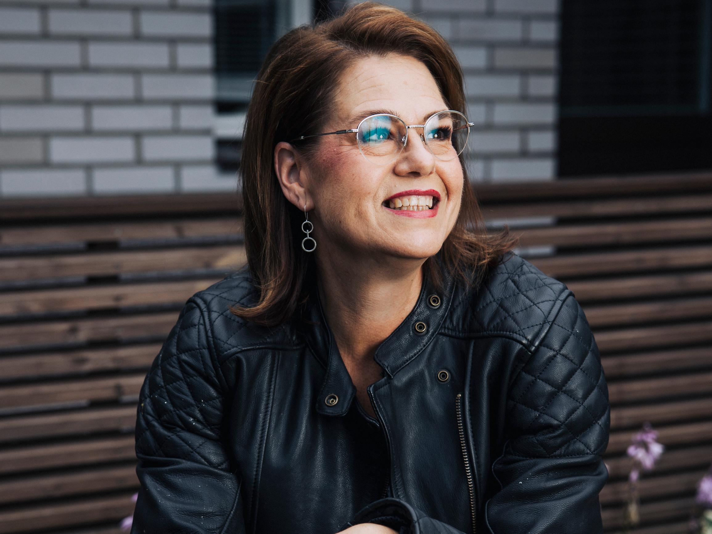 Kuntaliiton toimitusjohtaja Minna Karhunen rakastui Tinderissä rekkakuskiin: ”Kerromme joka päivä, kuinka paljon tykkäämme”