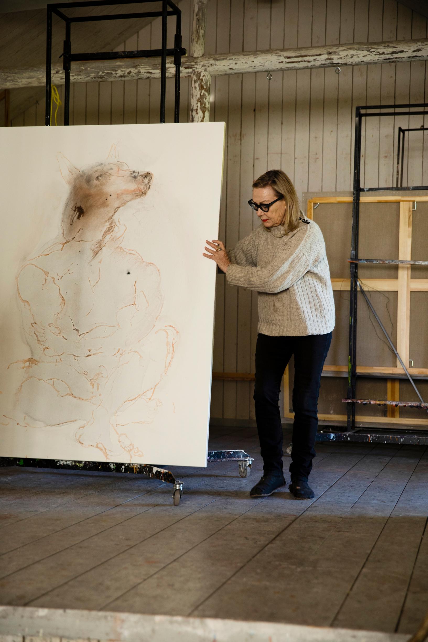 Marjatta Tapiola ei suunnittele töidensä aiheita, vaan ne kumpuavat alitajunnasta. ”Olen liian laiska maalatakseni jotain, mikä ei valtaa mieltäni täysin.”