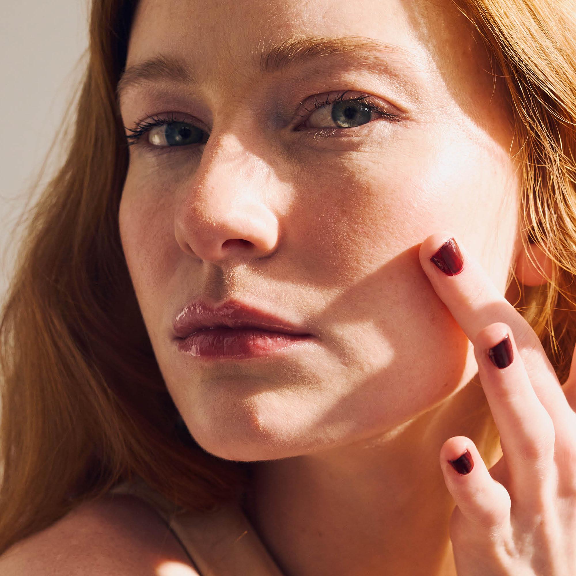 10 uutta hoitavaa meikkivoidetta – yksi maksaa alle 15 euroa ja hillitsee punoitusta