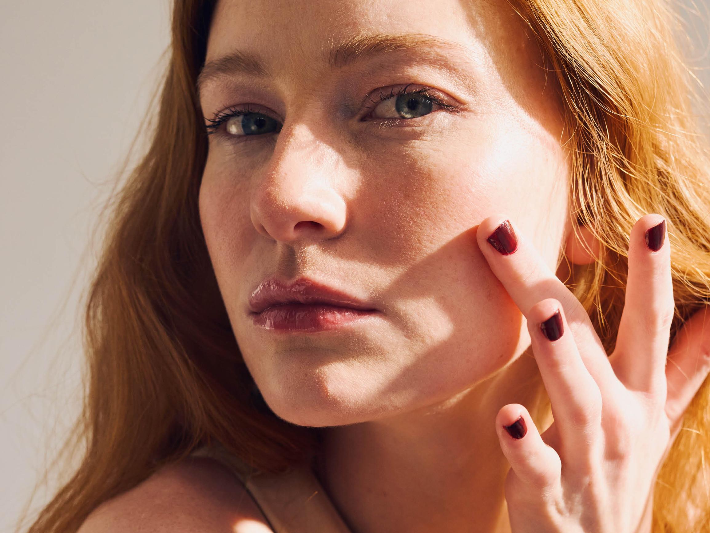 10 uutta hoitavaa meikkivoidetta – yksi maksaa alle 15 euroa ja hillitsee punoitusta