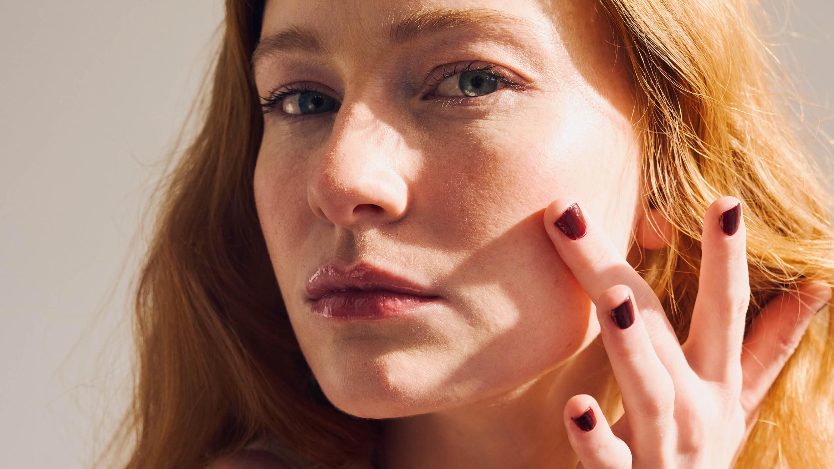 10 uutta hoitavaa meikkivoidetta – yksi maksaa alle 15 euroa ja hillitsee punoitusta