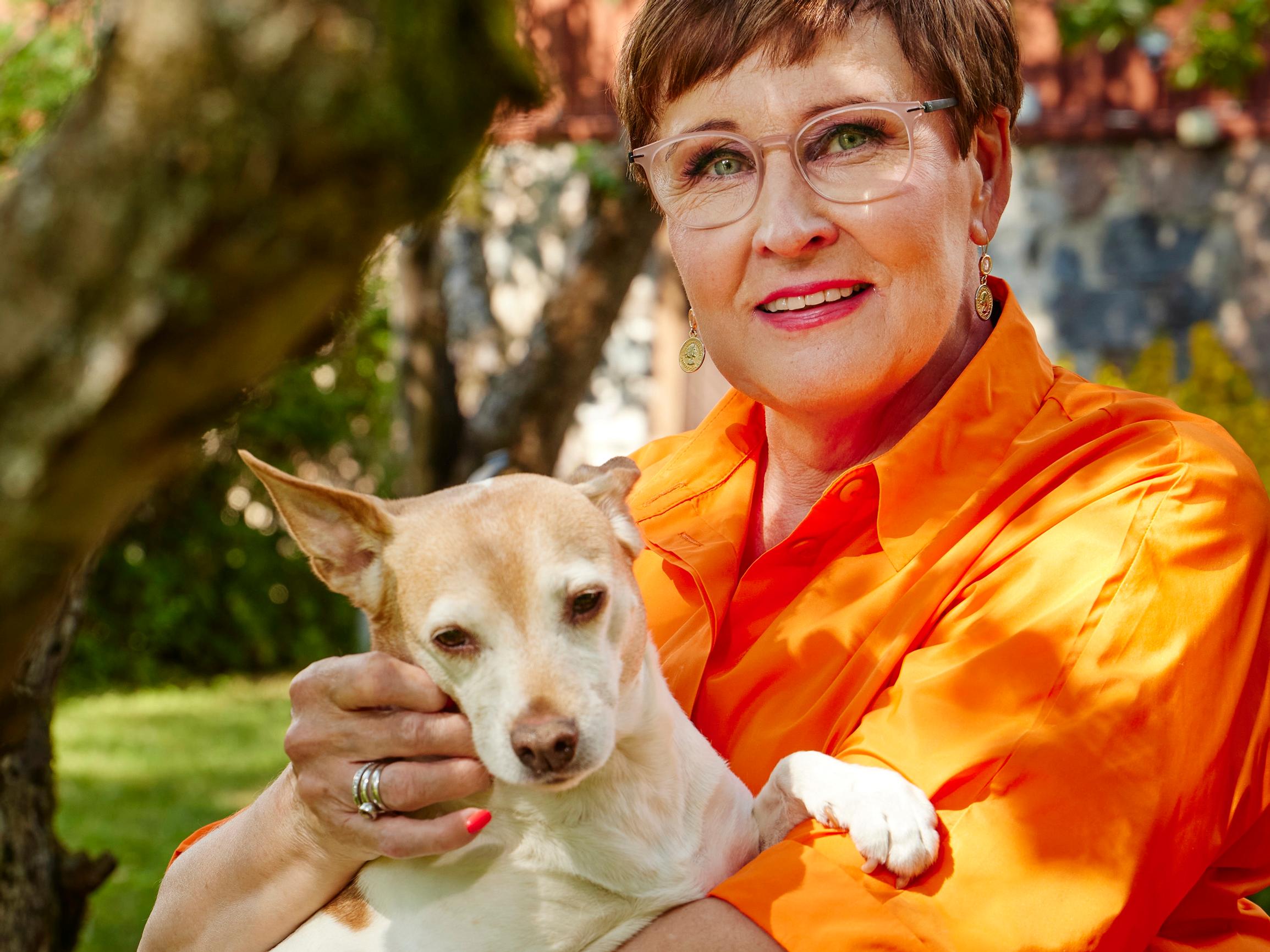 Uutisankkuri Marjukka Havumäki oli 39 vuotta töissä Ylellä – jäi eläkkeelle etuajassa: ”Viimeiset viisi vuotta olivat raskaimpia”