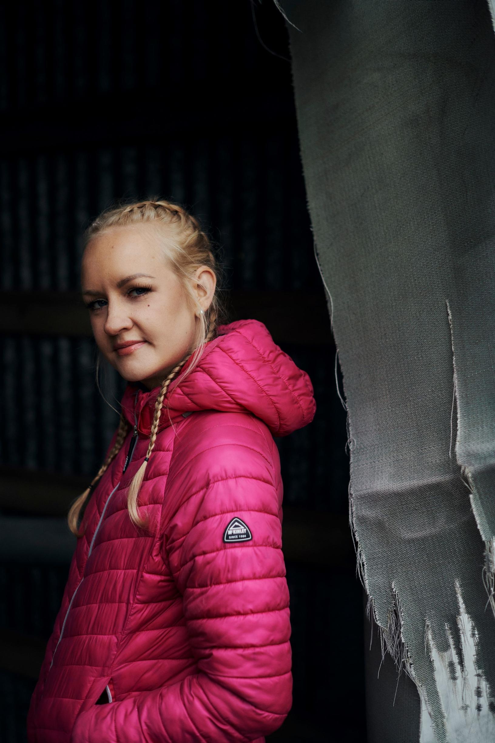 Somesiivooja Auri Kanasen nuoruuteen kuuluivat päihteet ja itsetuhoisuus: ”Siivoamista ja auttamista helpottaa se, että tiedän, millaista on olla masentunut”