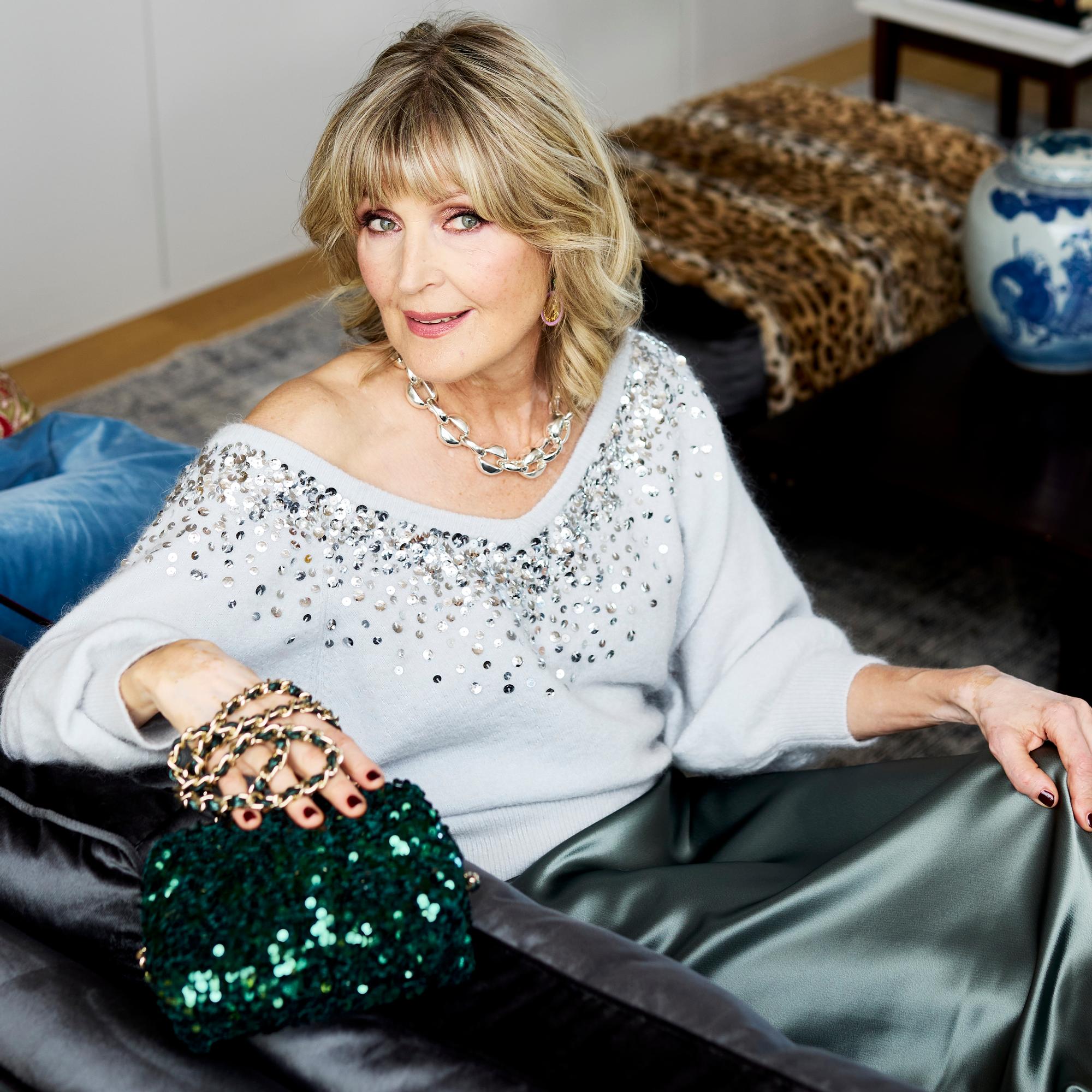 Milka Ahlrothilla on niin paljon vaatteita, että hän on vallannut naapurinkin ullakon: ”Kadun, että olen laittanut joitain vaatteitani kiertoon”