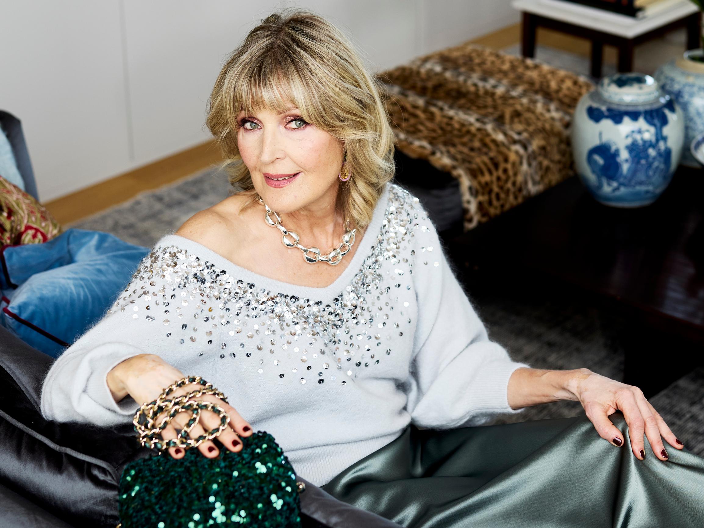 Milka Ahlrothilla on niin paljon vaatteita, että hän on vallannut naapurinkin ullakon: ”Kadun, että olen laittanut joitain vaatteitani kiertoon”