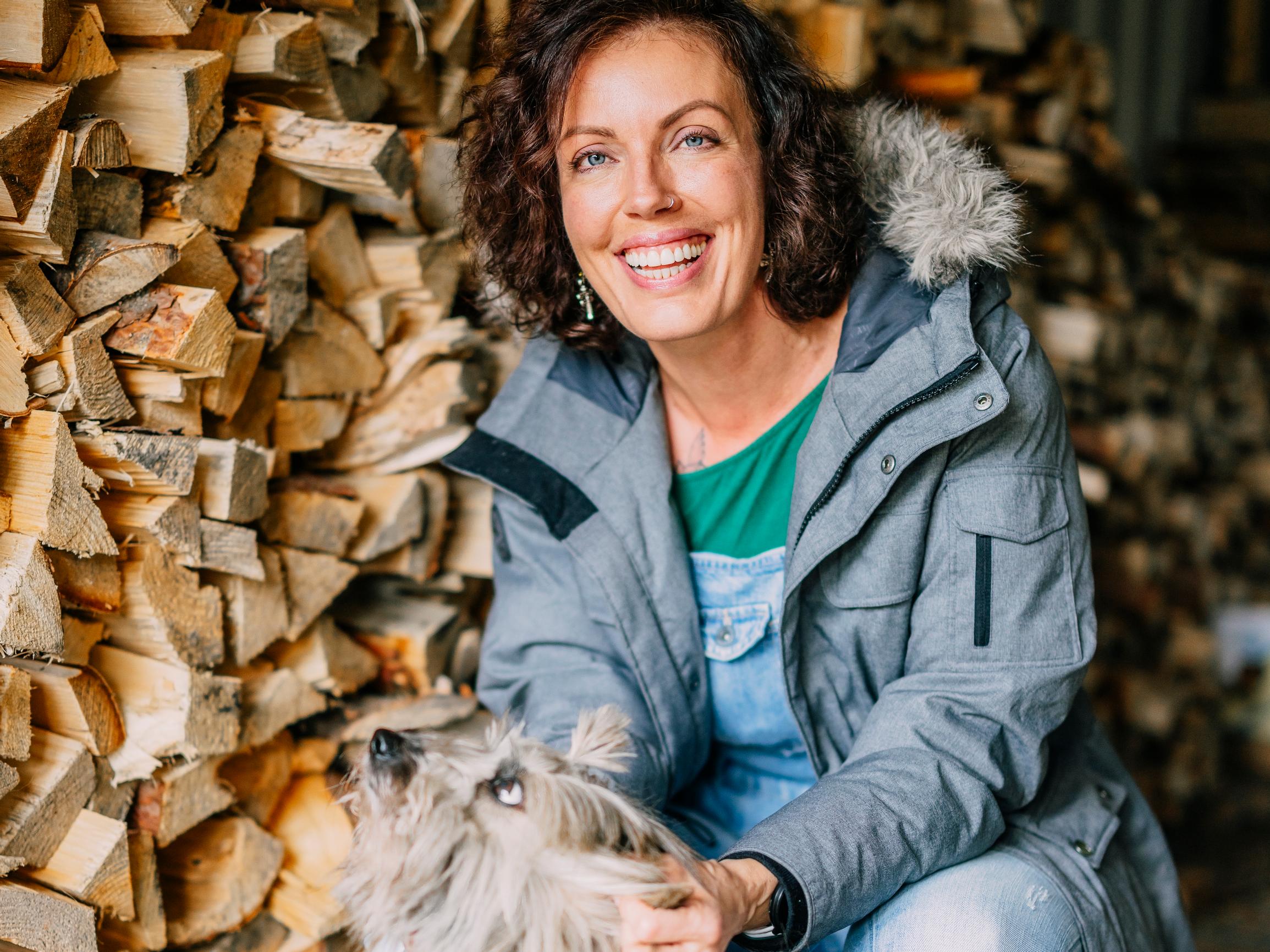 Janina halusi kauniit hampaat ja laittoi tuhansia euroja oikomishoitoon – sitten alkoivat sietämättömät kivut