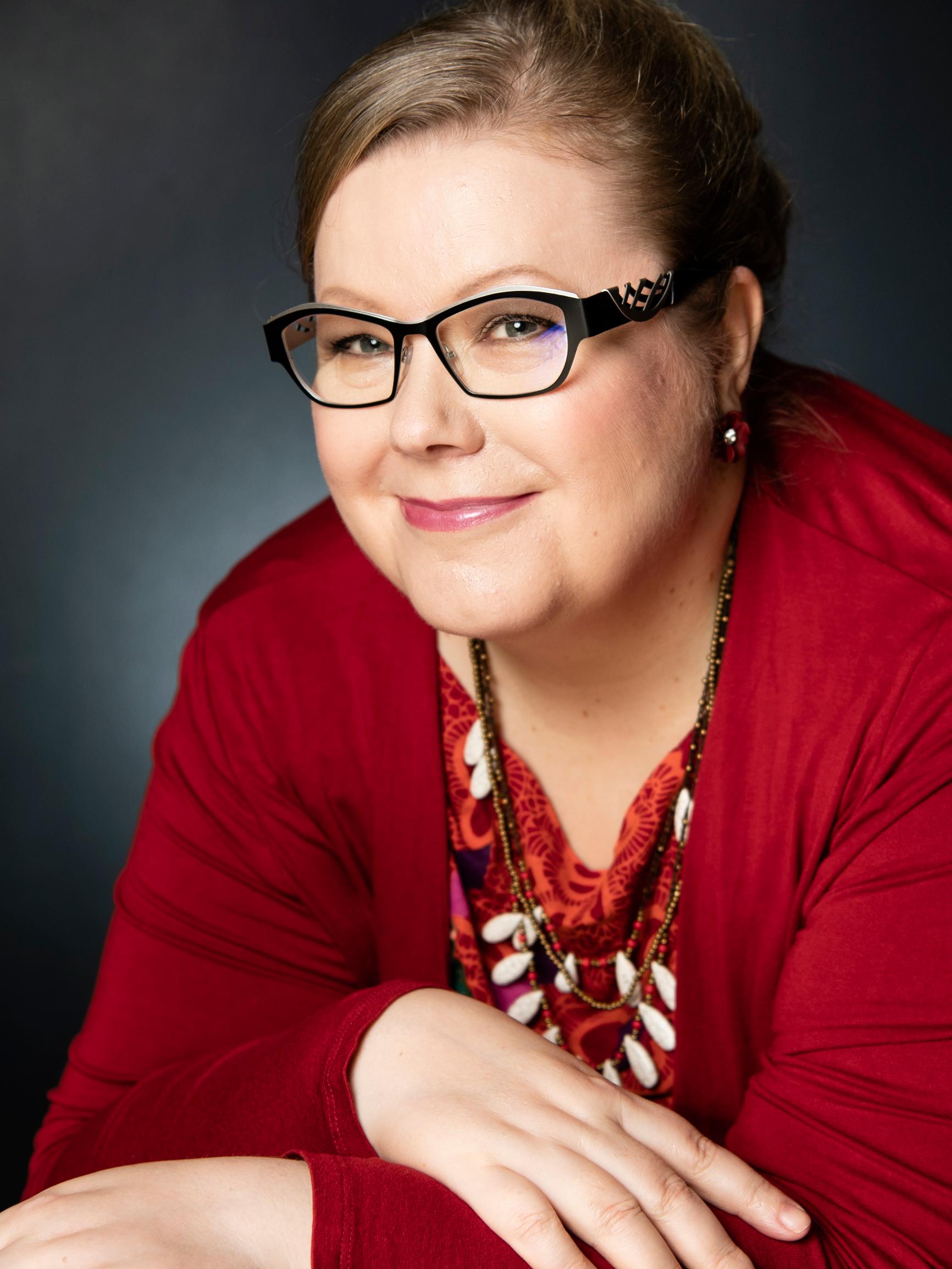 Tämä pehmopornoksikin haukuttu kirjasarja teki Kristiina Vuoresta kirjailijan: ”Päähenkilö toimii itse eikä makoile divaanilla”