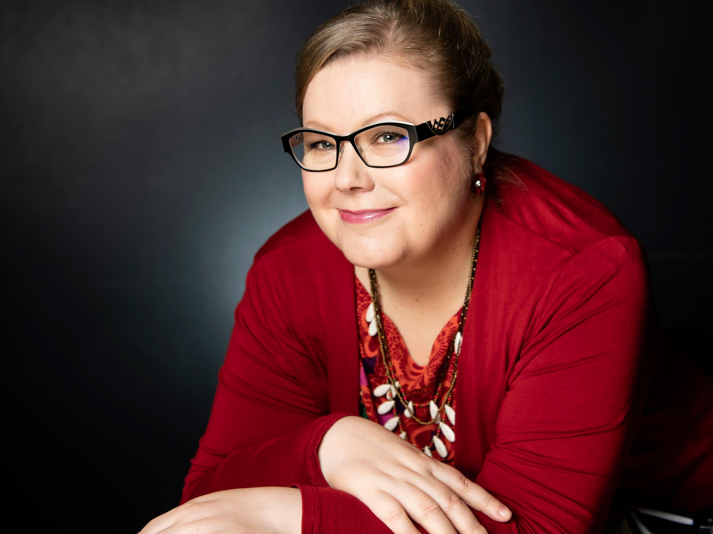 Tämä pehmopornoksikin haukuttu kirjasarja teki Kristiina Vuoresta kirjailijan: ”Päähenkilö toimii itse eikä makoile divaanilla”