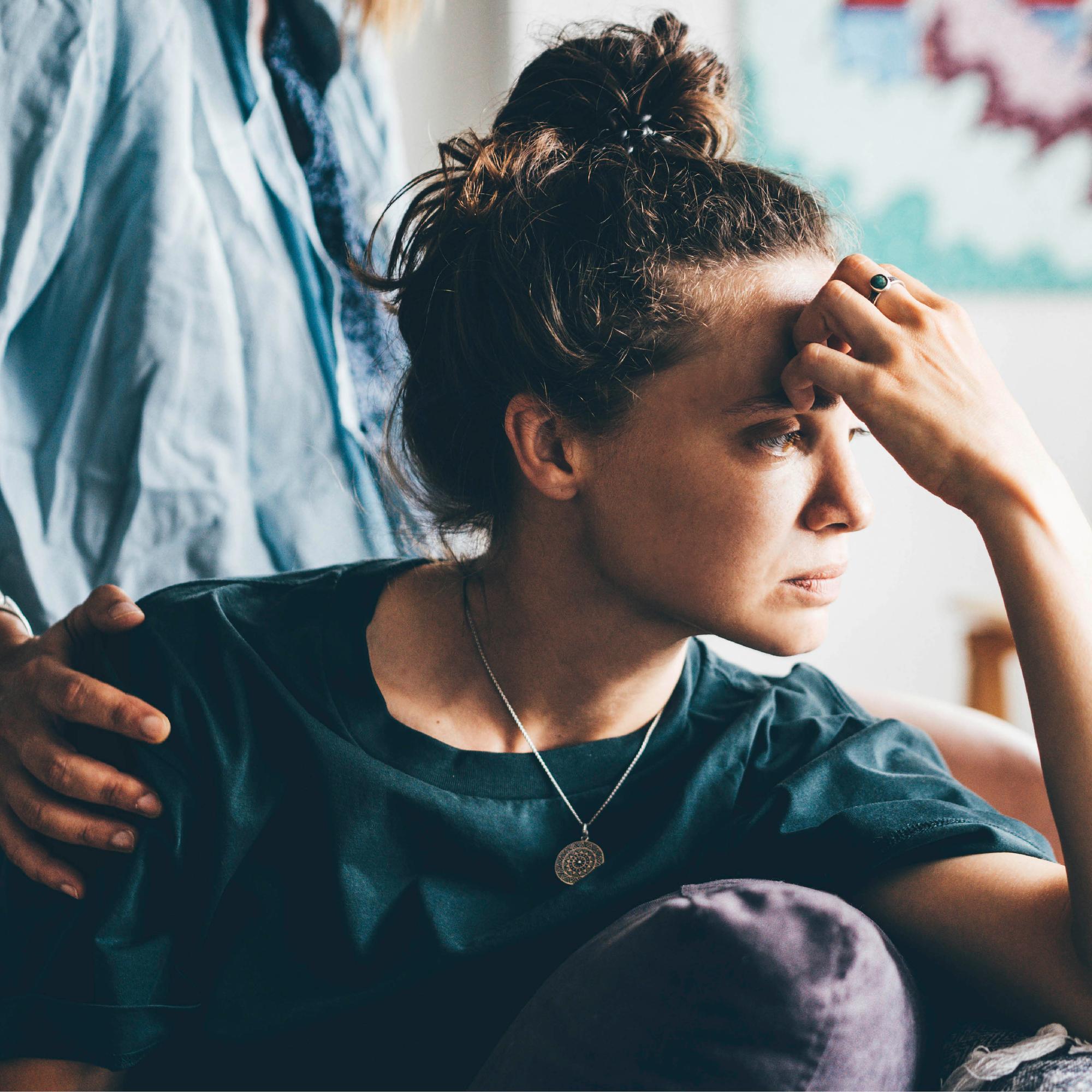 Nämä tekijät voivat yllyttää pettämään kumppania – pariterapeutin mukaan kaveripiirillä voi olla yllättävä vaikutus