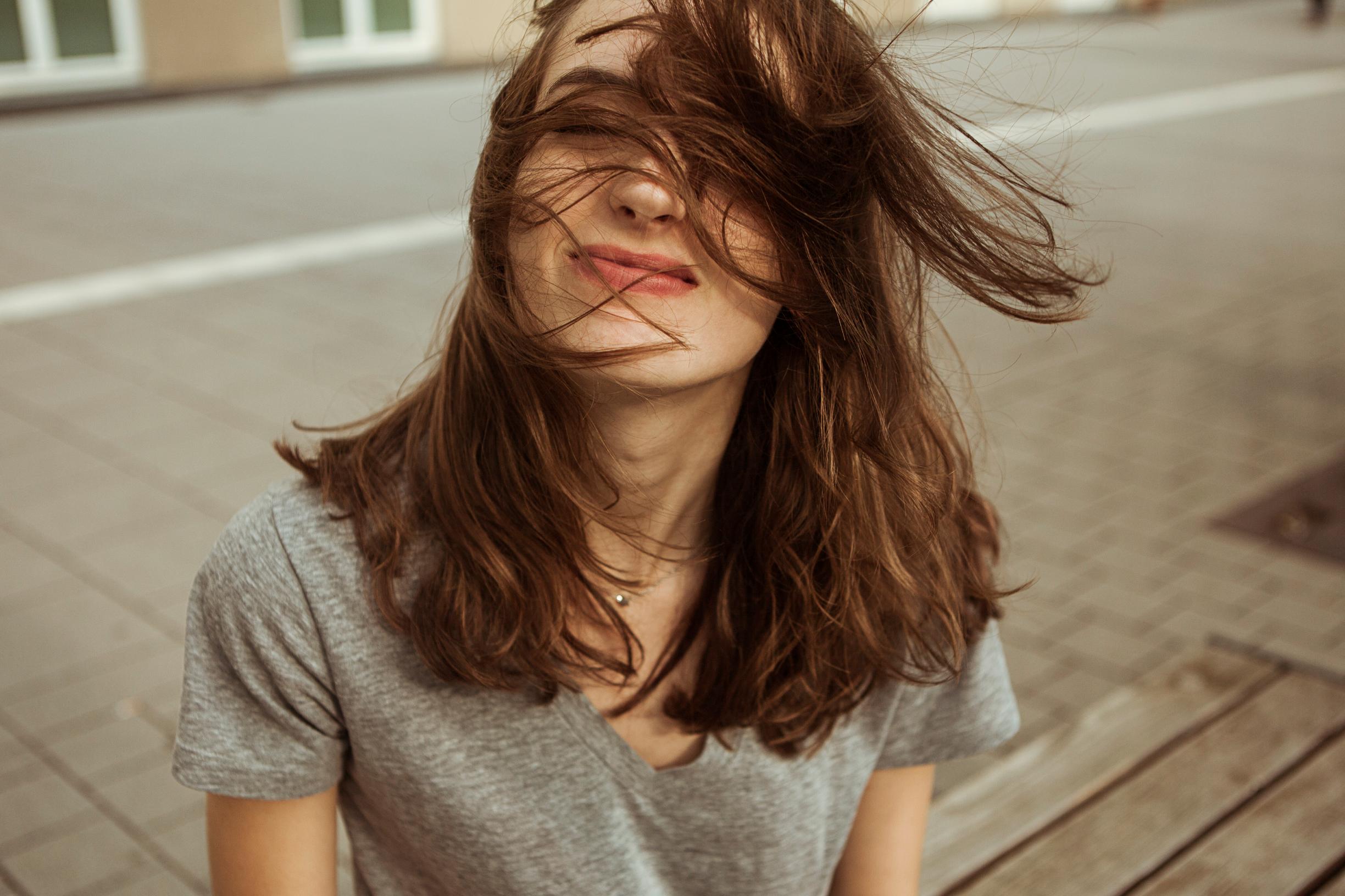 Kampaaja Tom huomasi, että moni käyttää vääränlaisia hiustuotteita – jos haluat hyväkuntoiset hiukset, toimi näin