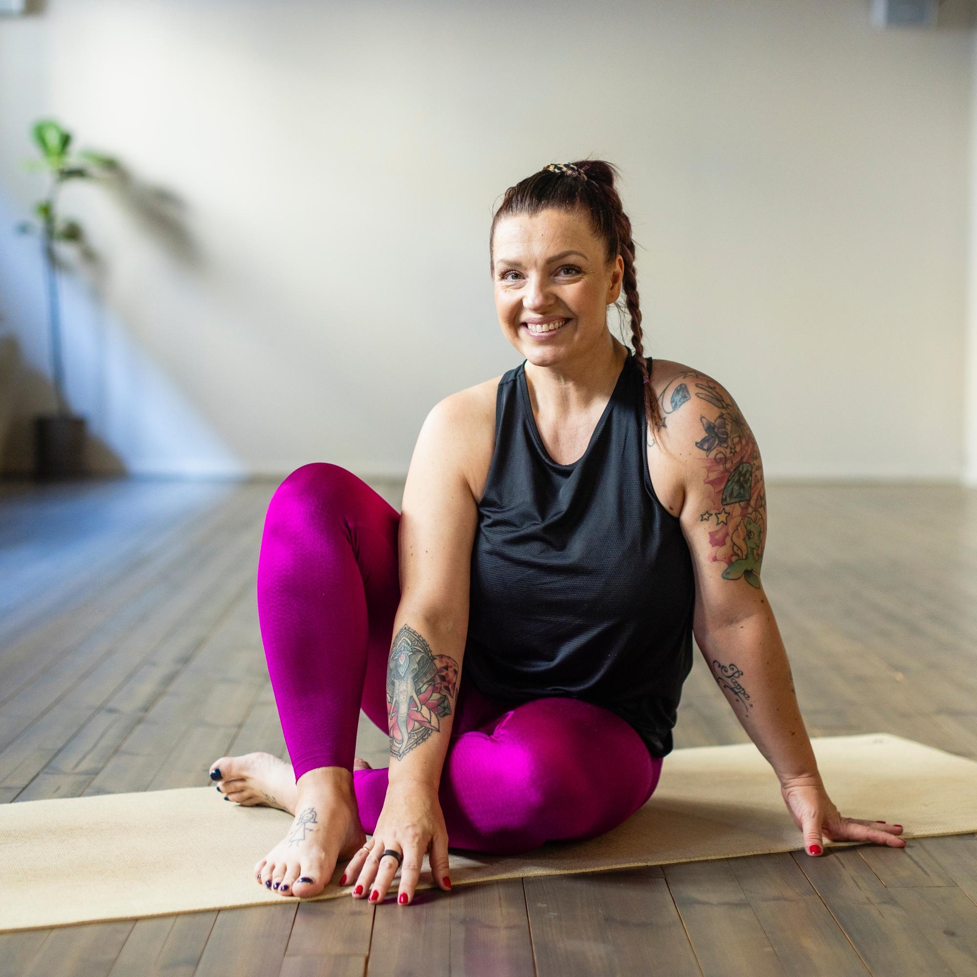 Ryhti ja selkä kuntoon! Tällä 5 liikkeen treenillä saat keskivartalon napakaksi