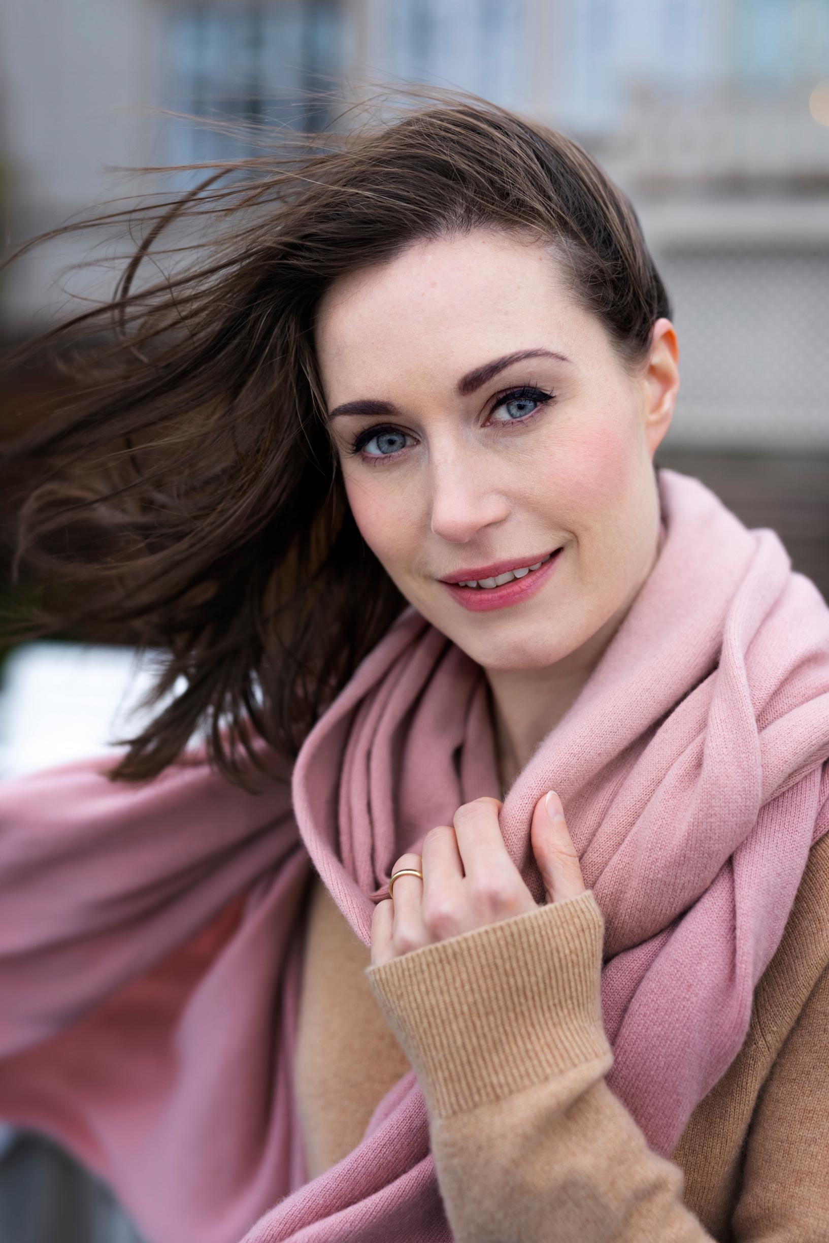 ”Olen pääministeri, mutta olen myös Sanna, joka elää 36-vuotiaan naisen tavallista elämää.”