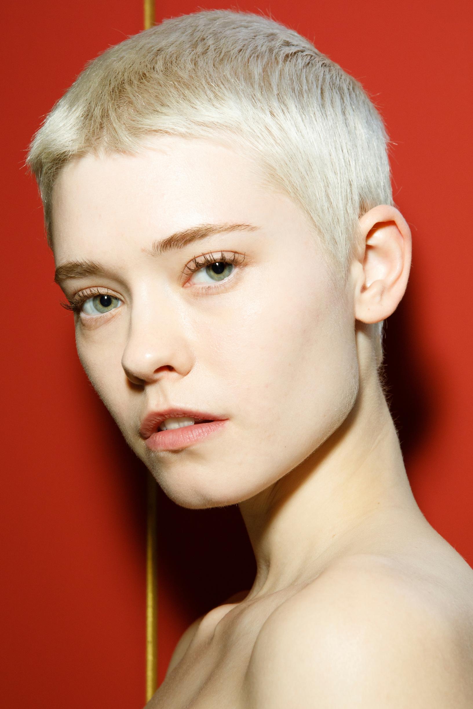 Luvassa viileää ja kirkasta! Blondi, näin vältät hiusten kellastumisen 