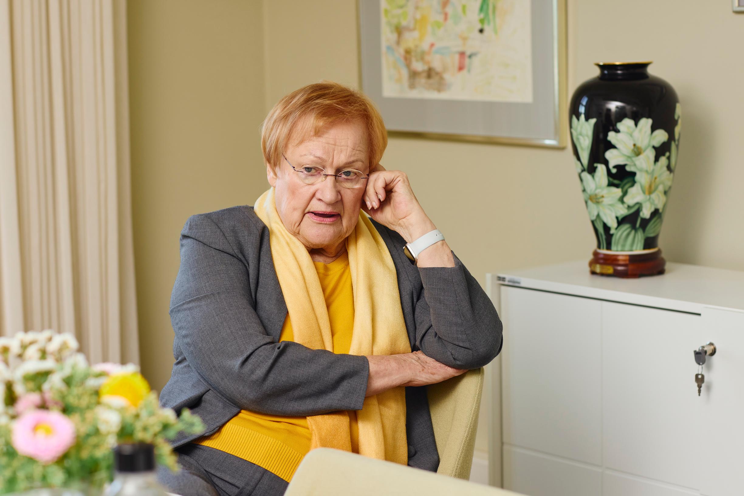 Kuvataide on Tarja Haloselle rakas harrastus. Hän on harrastanut pitkään croquis-piirtämistä.