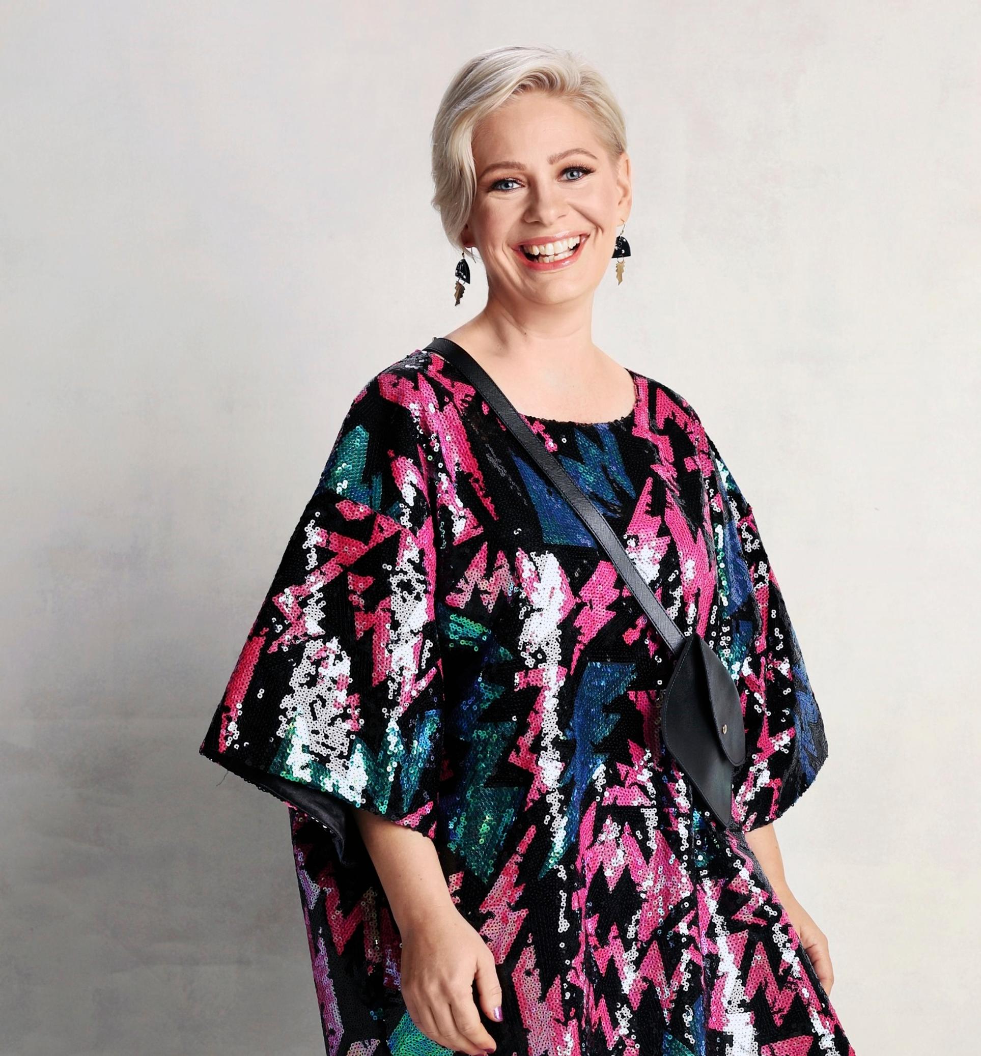 Tue kotimaista muotia! Lukijamalli Anna Artto esittelee vaatteet ja asusteet, joista on iloa joka päivä