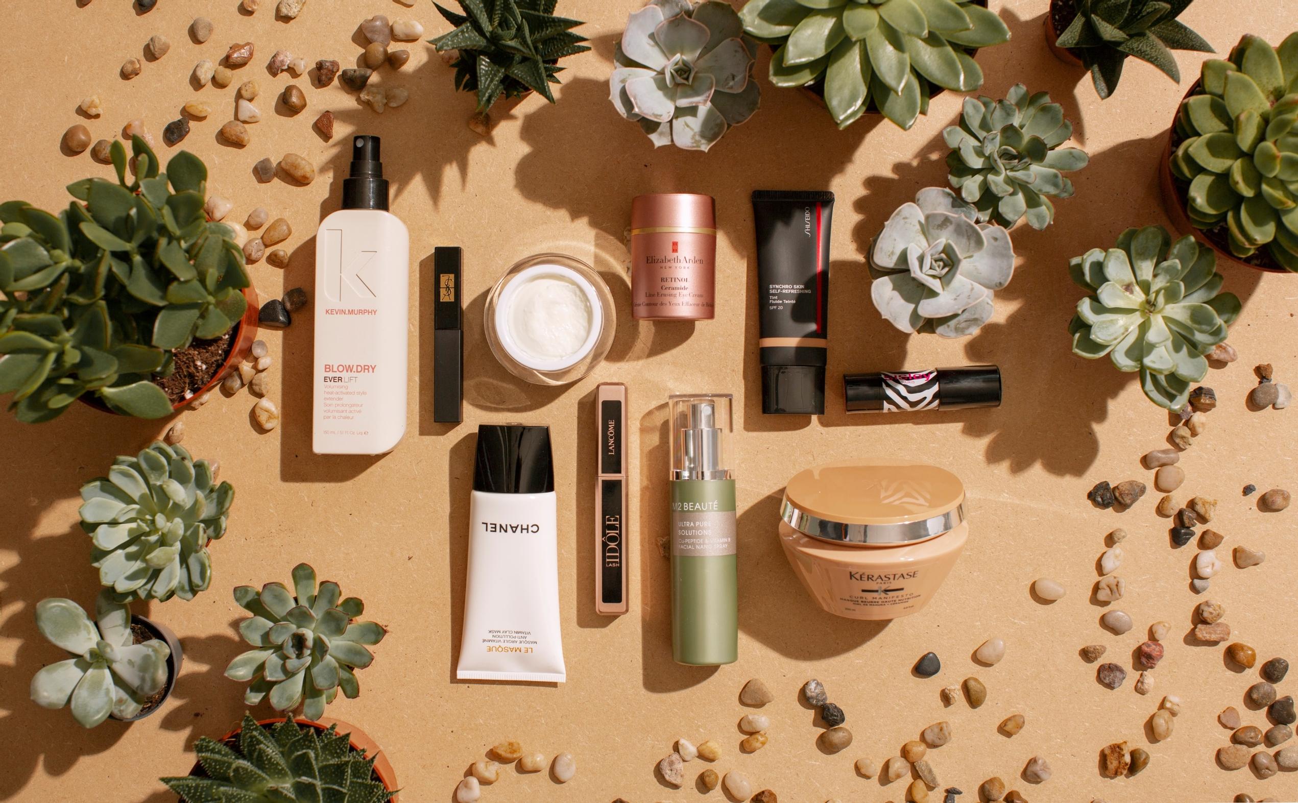 Suihkutettava seerumi, ihmevoide ja hiusnaamio, joka vapauttaa kiharat – katso vuoden parhaat luksustuotteet tästä!