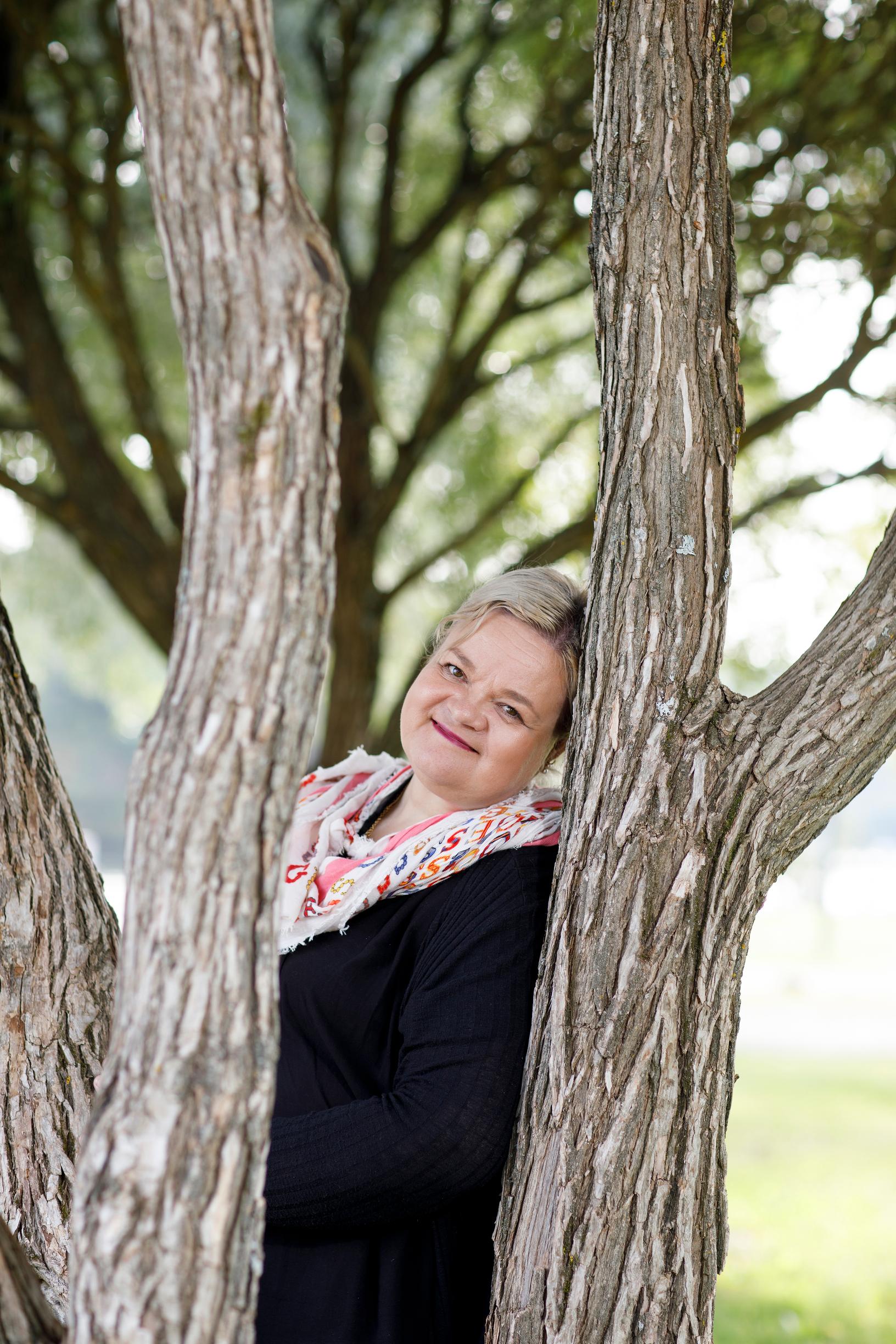 Mari Putkonen sairastui 44-vuotiaana rintasyöpään – se vei taloudelta pohjan ja toi rankat vaihdevuosioireet