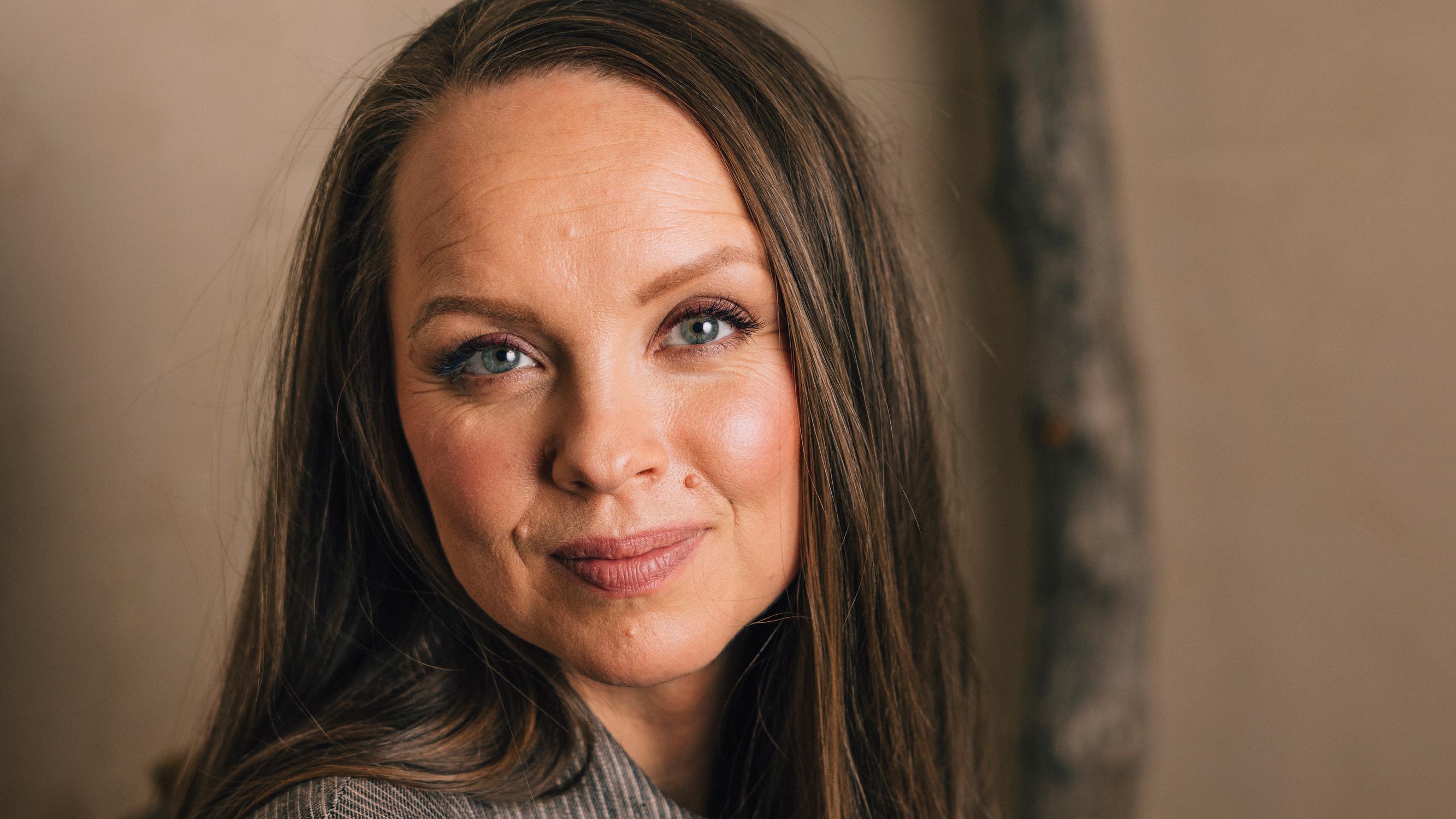 Laulaja Kirsi Rannon hengityksestä tuli katkonaista ja puhe alkoi pätkiä - palaa 13 vuoden tauon jälkeen lavoille