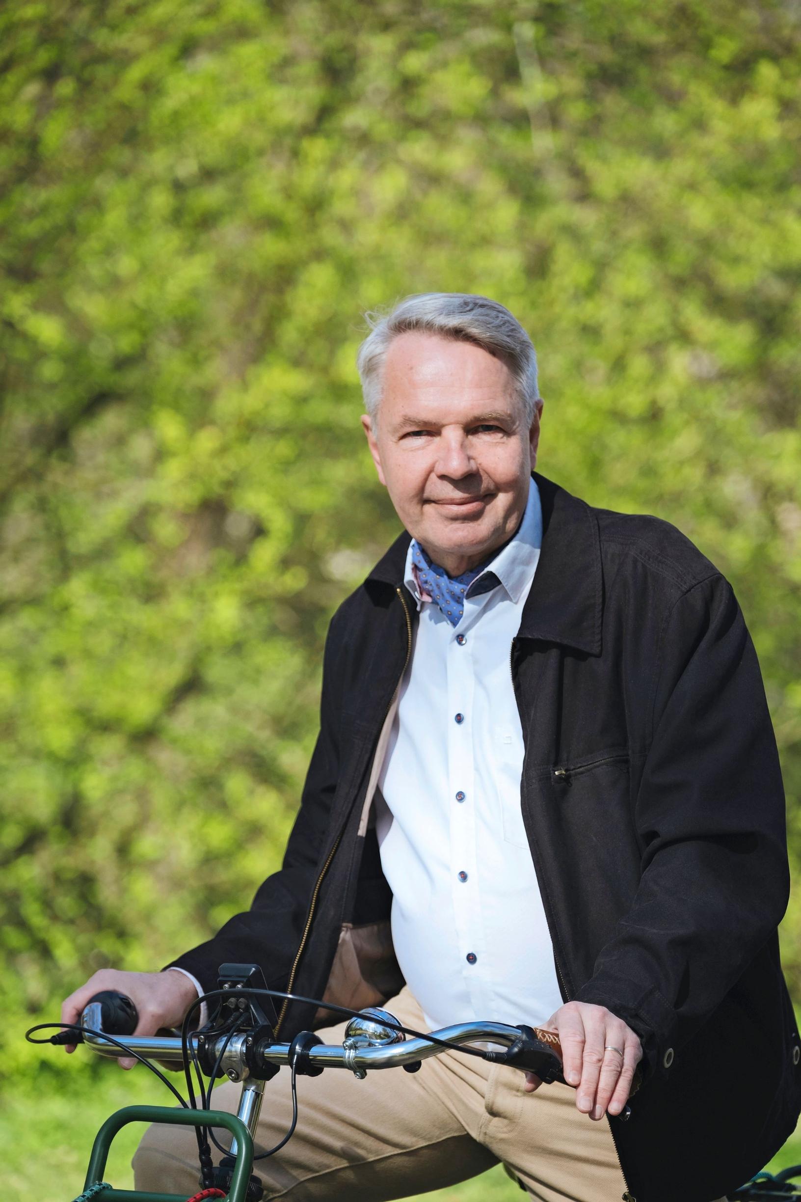 Pekka Haavisto ajattelee, että elämän ei pidä olla liian helppoa: ”Liiallinen myötätuuli voi viedä kaislikkoon”