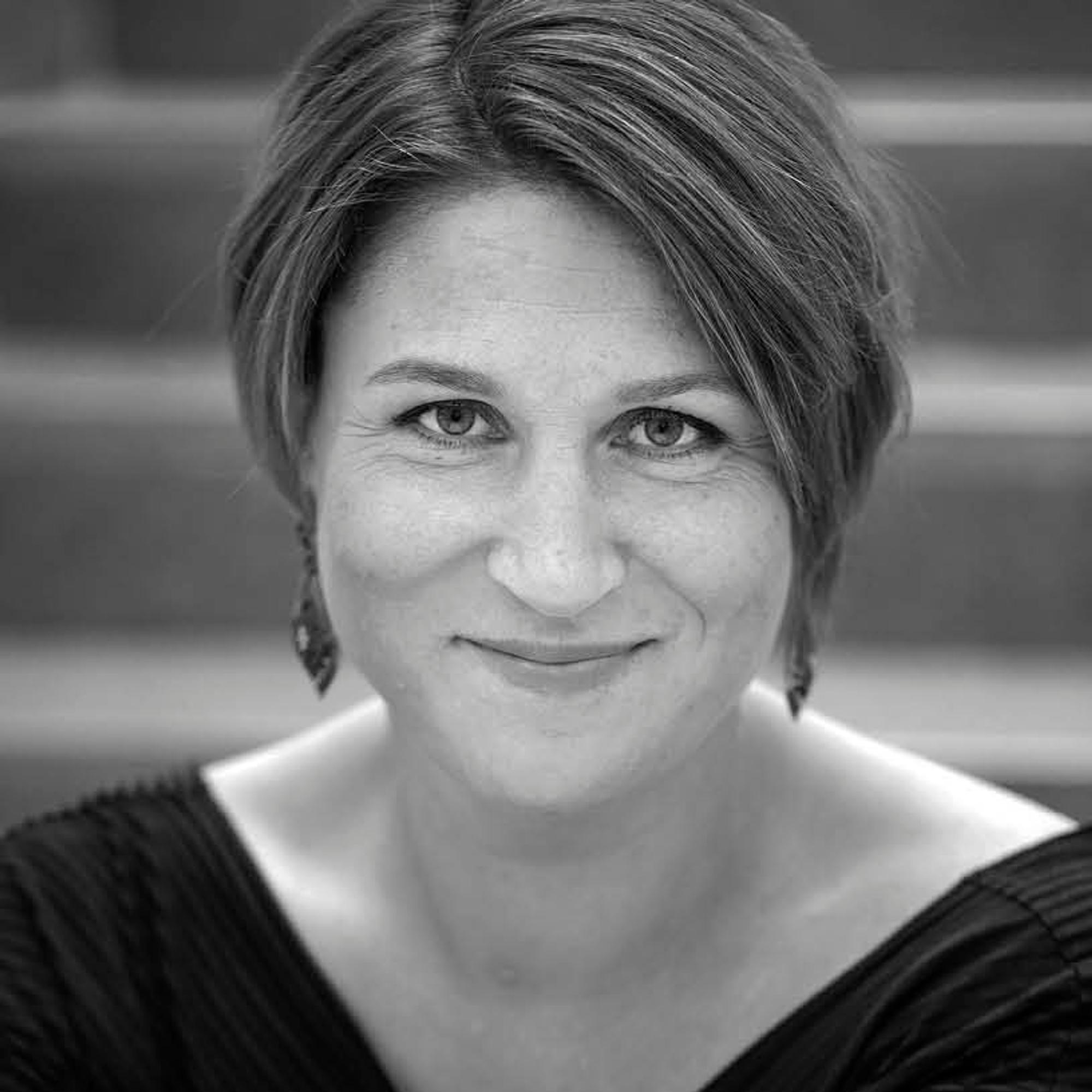 Eevan kirjaklubi: vieraana Emmi Pesonen