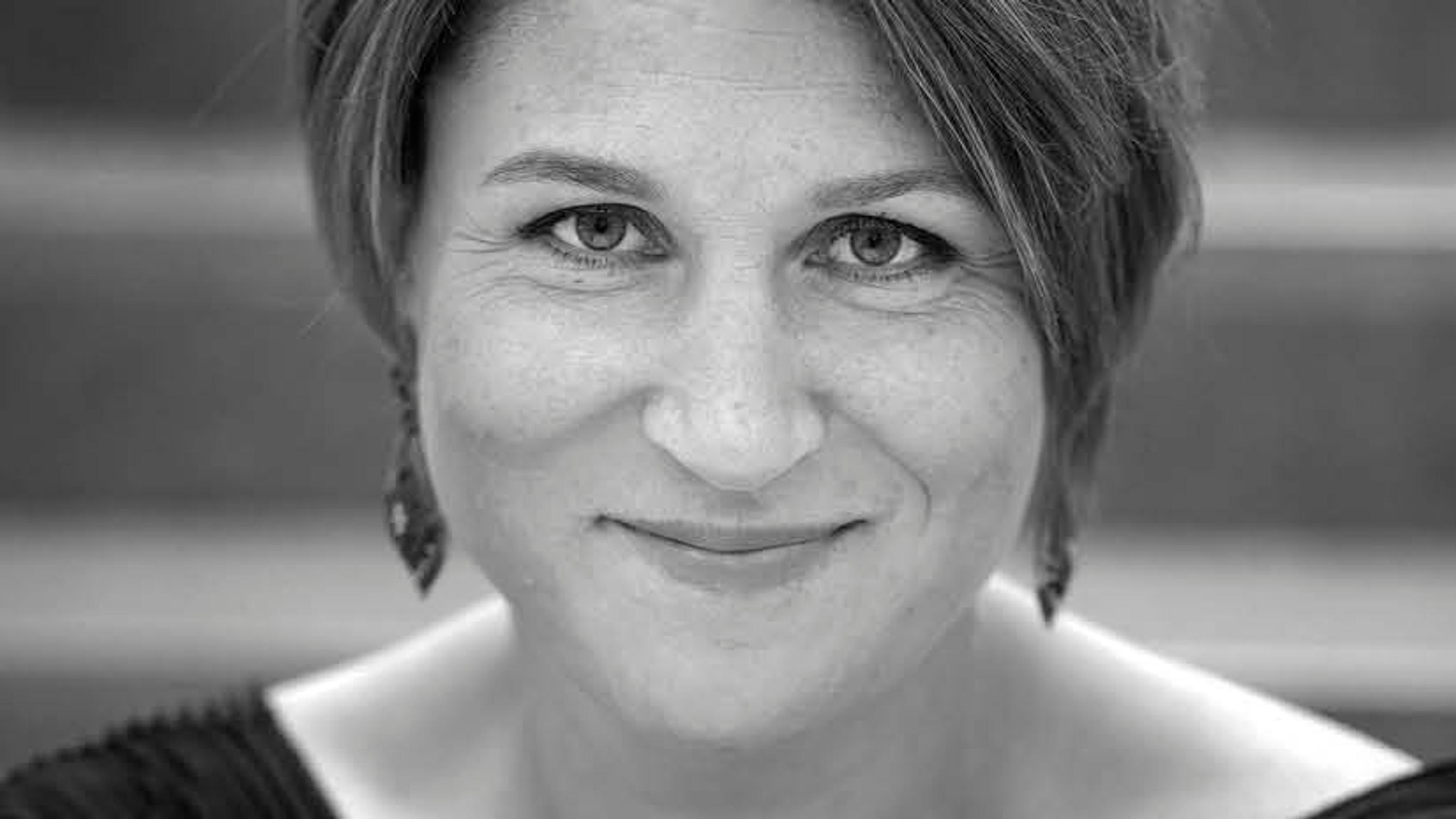 Eevan kirjaklubi: vieraana Emmi Pesonen