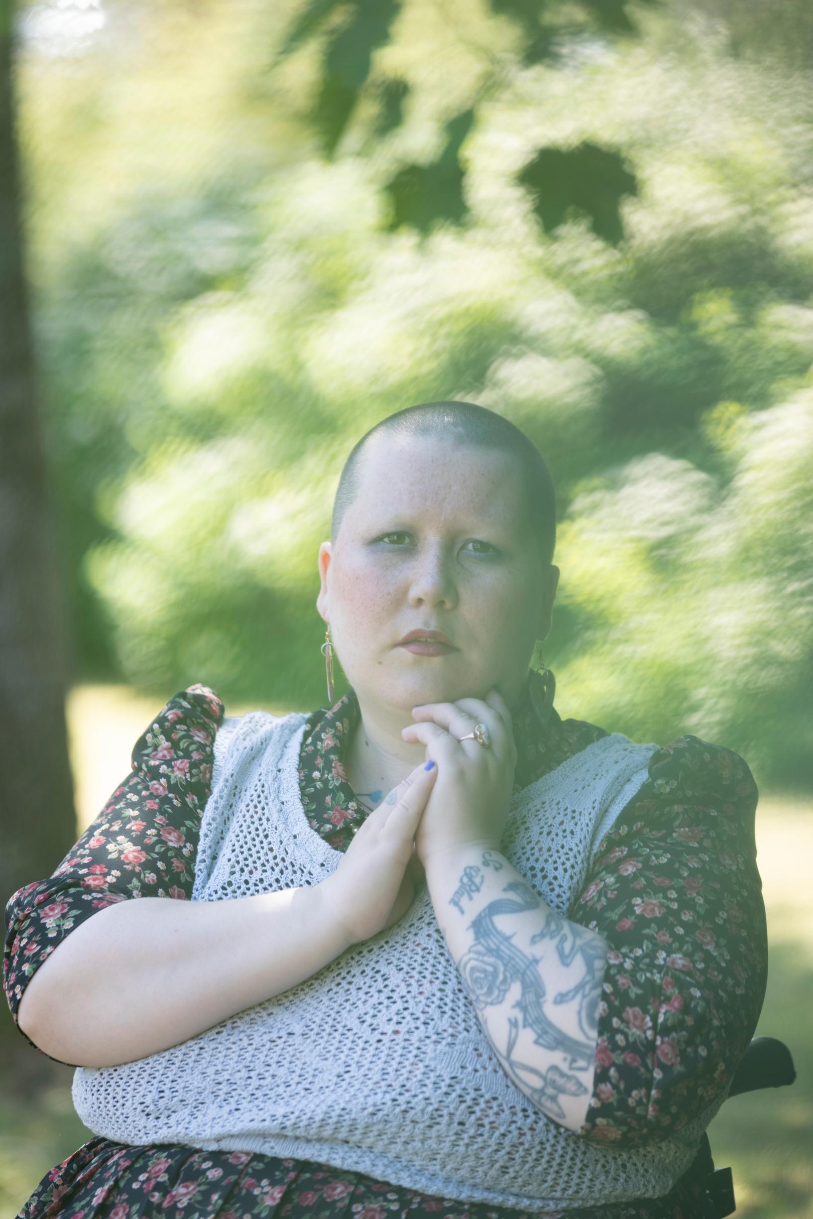 Kun Sam Brandt-Smal oli 14-vuotias, hän joi iltaisin puoli desiä giniä – ”Onko lapsuusajan alkoholismini vaikuttanut siihen, että minulla on niin paljon sairauksia?”