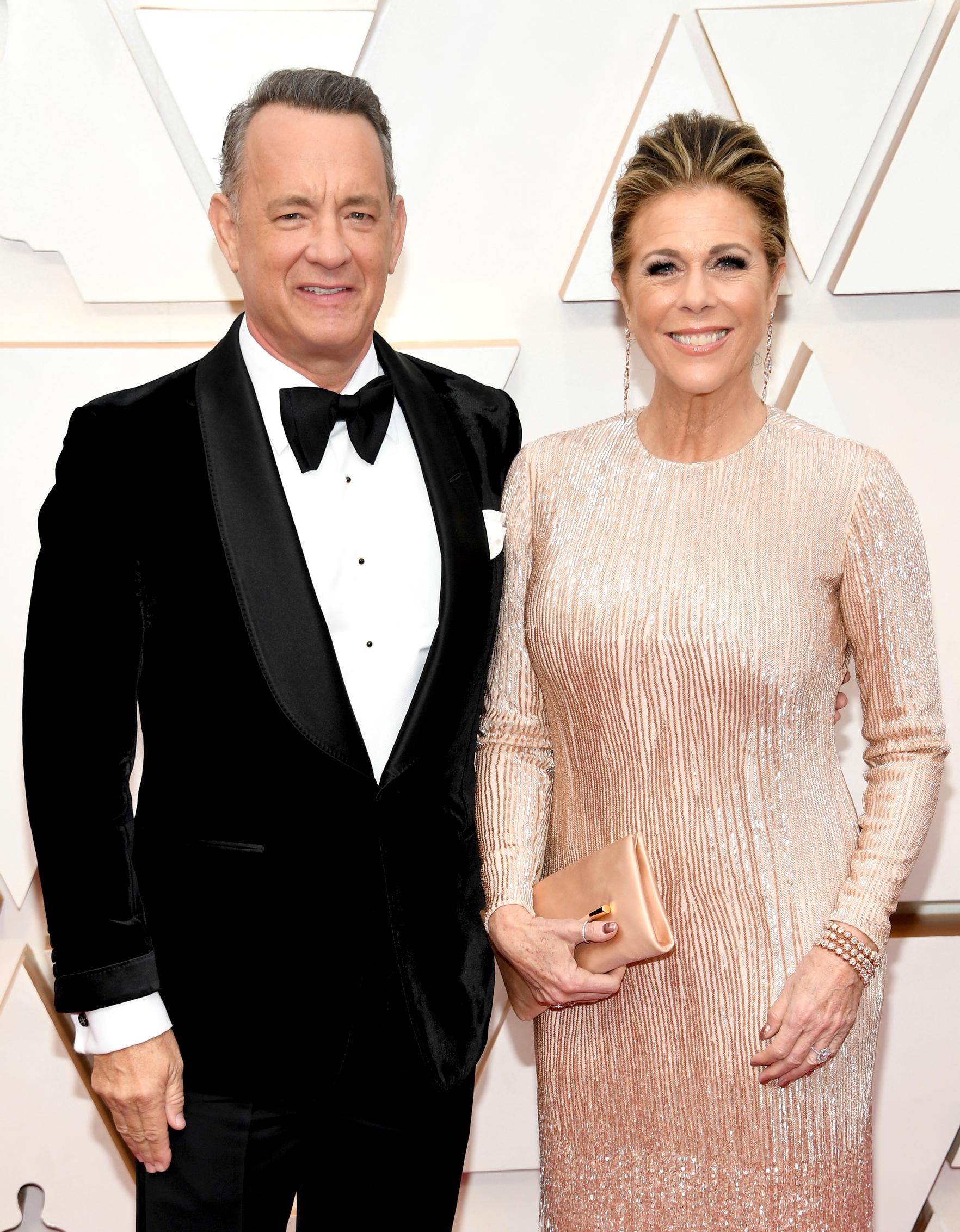 Tom Hanks ja Rita Wilson juhlivat Oscar-gaalassa helmikuussa 2020, vähän ennen koronapandemian alkua. Avioliittoon on mahtunut sekä iloa ja onnea että terveysongelmia.