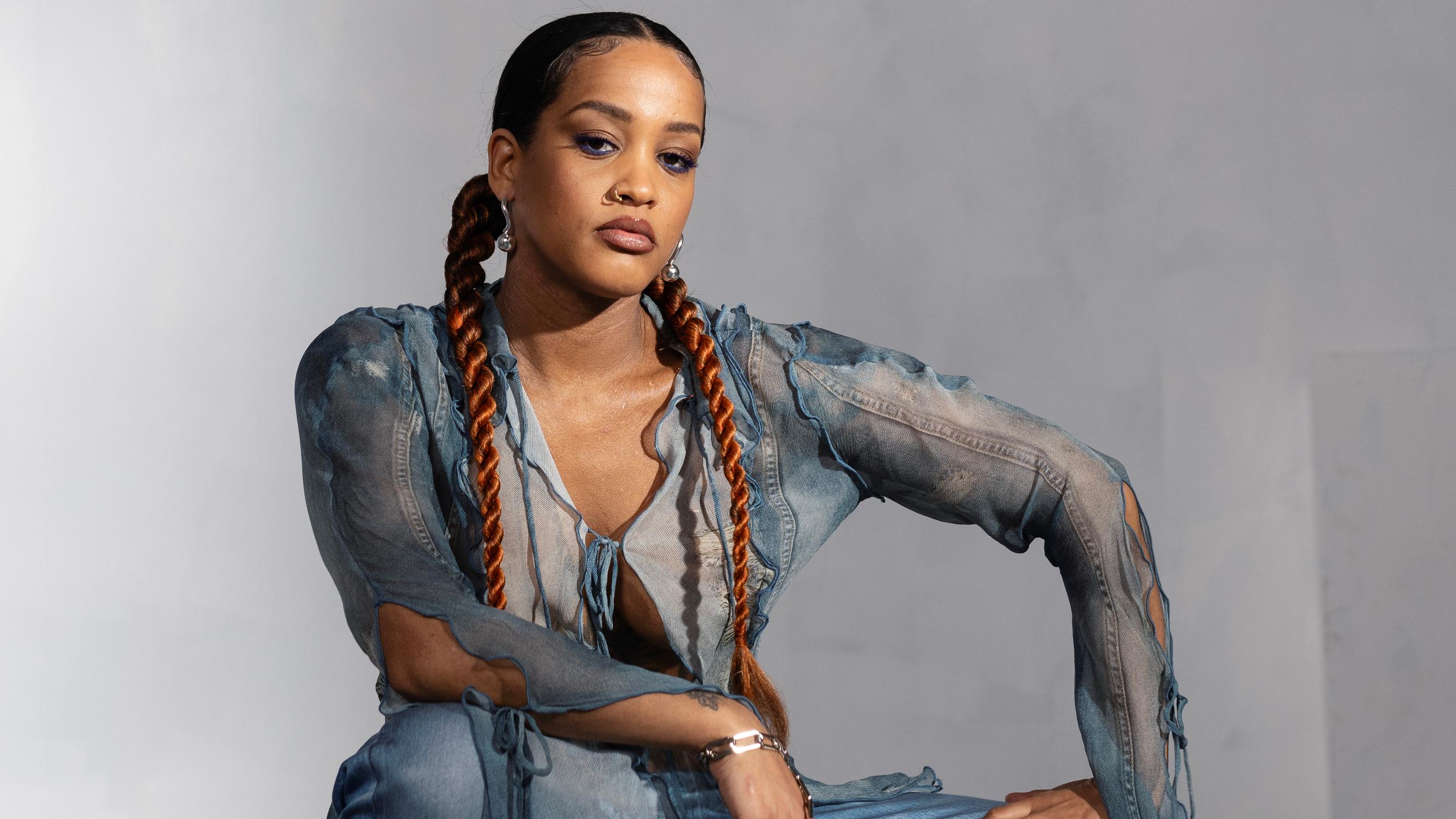 Stailaaja valitsi 5 kesän yllättävintä tyyliä – näin upealta ne näyttävät artisti Yeboyahin päällä