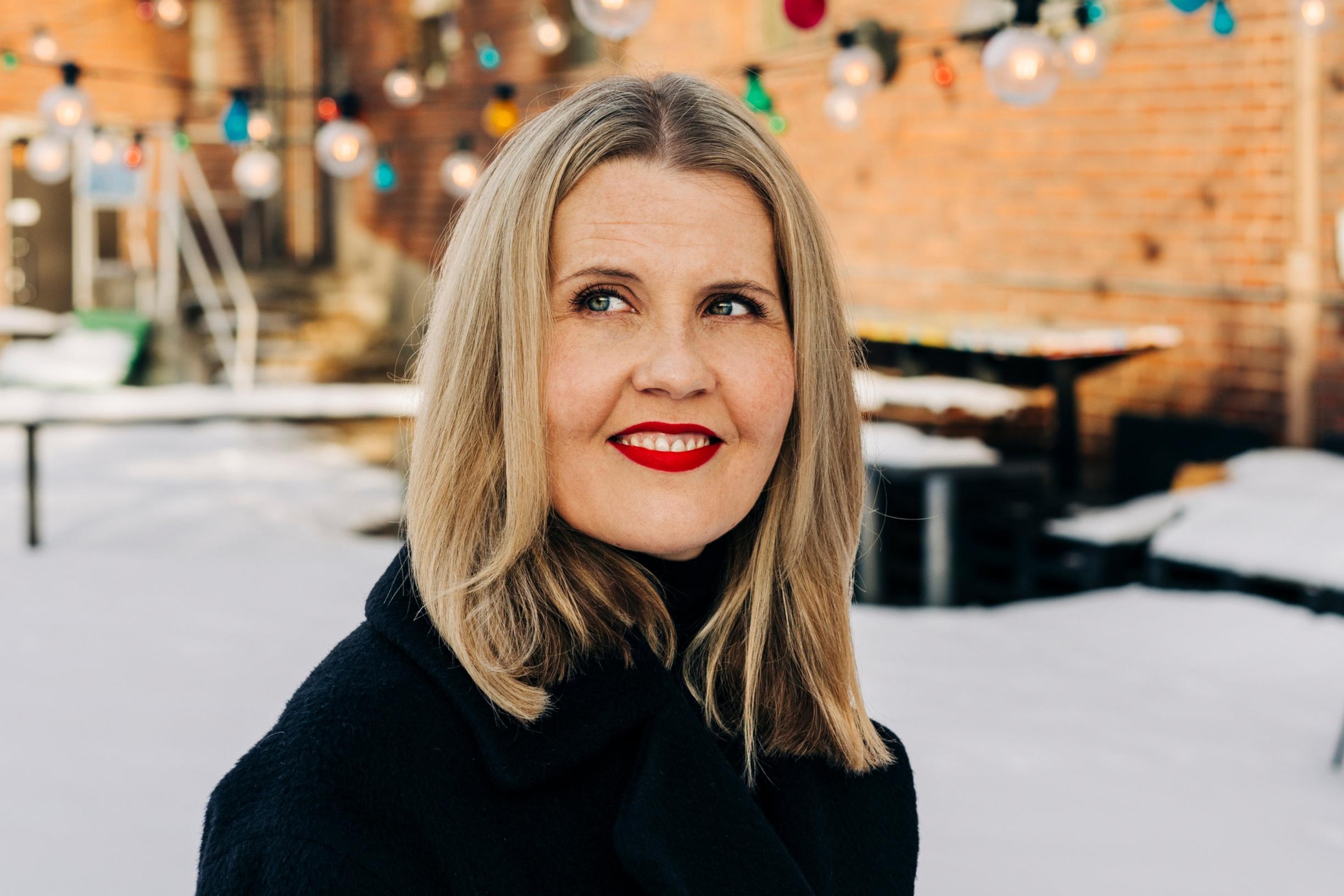 Tytöt tytöt tytöt -ohjaaja Alli Haapasalo: ”Naisia vähätellään ja kauheinta on huomata, että sorrun siihen myös itse”