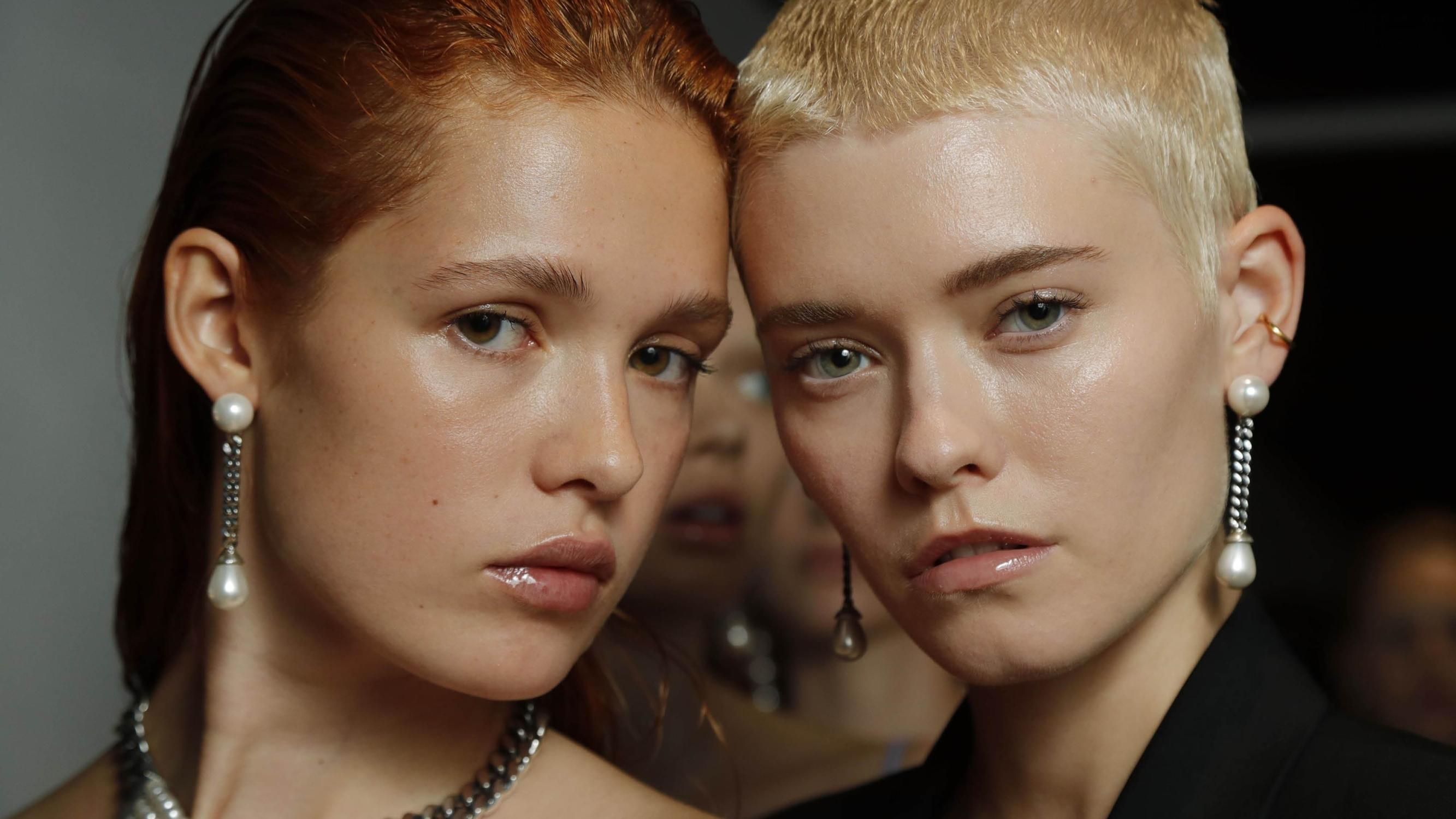 Haluaisitko herätä aamulla meikatun näköisenä? Näillä kuudella keinoilla se onnistuu – mutta maksaa satoja euroja