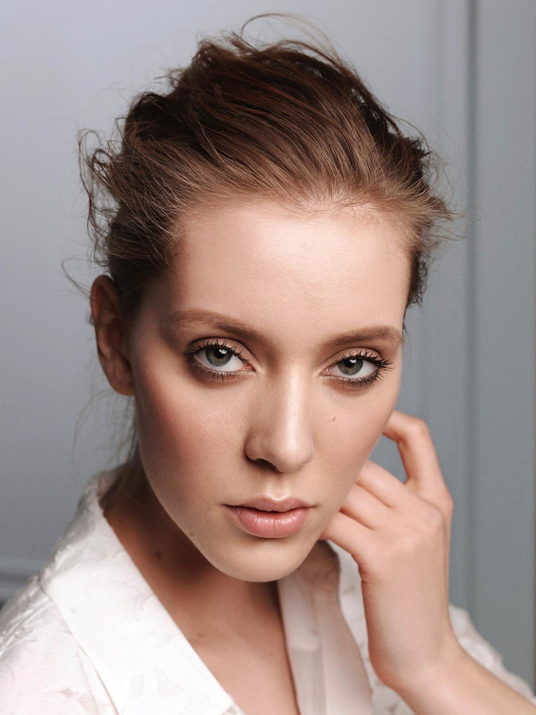 Nopea juhlakampaus, joka toimii niin palaverissa kuin taksijonossa