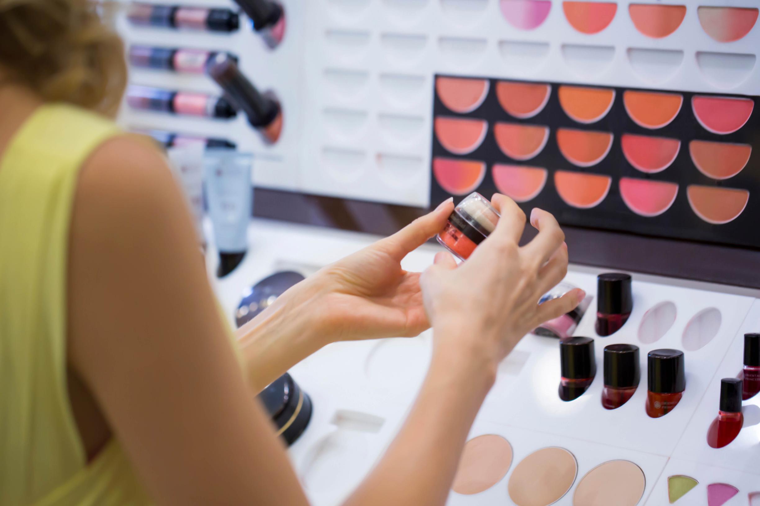 2 euron kynsilakka, kympin seerumi ja muut toimituksen suosikkilöydöt marketista