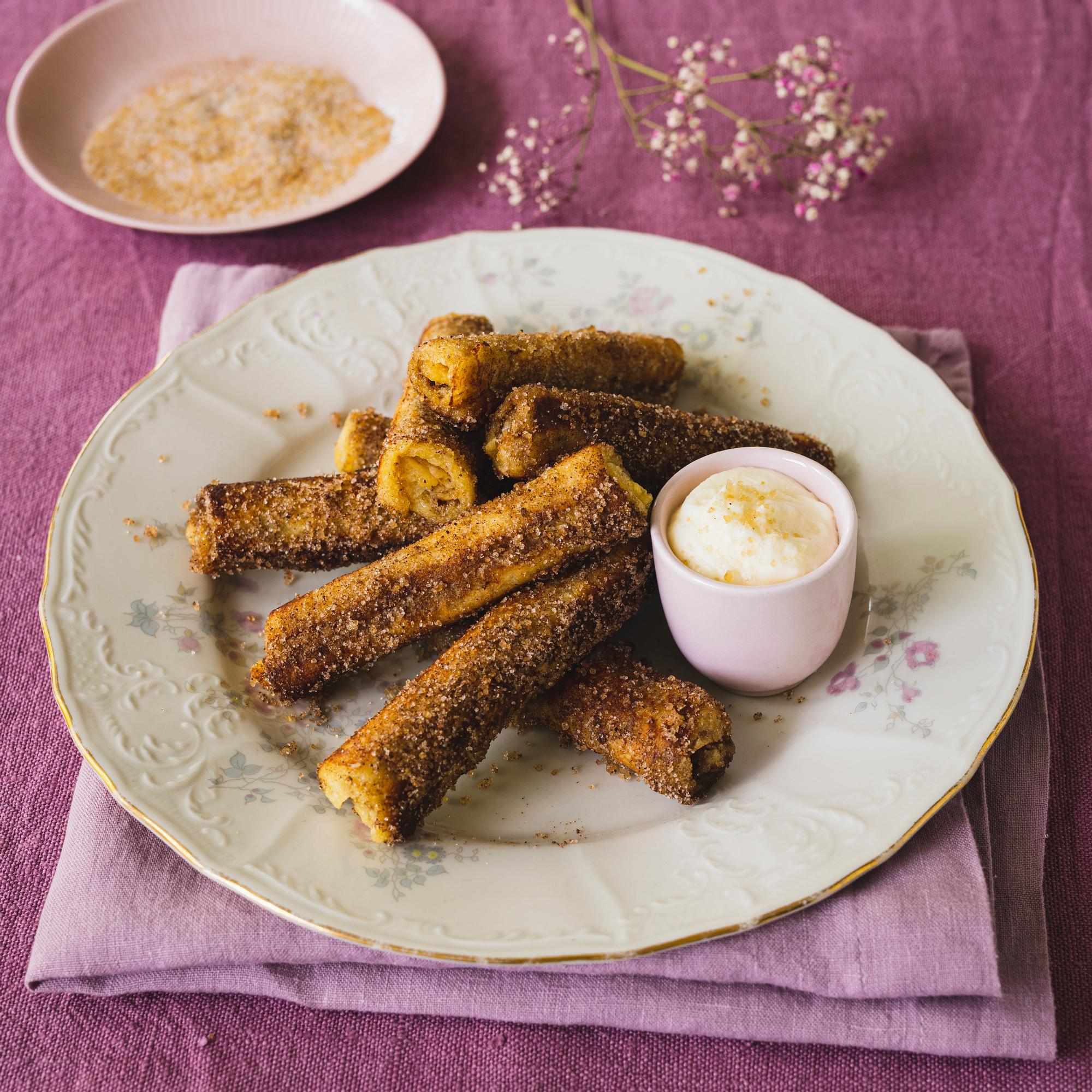 Voit pursottaa mascarponekuorrutetta kanelirullille tai tarjota sitä erillisestä dippikiposta.