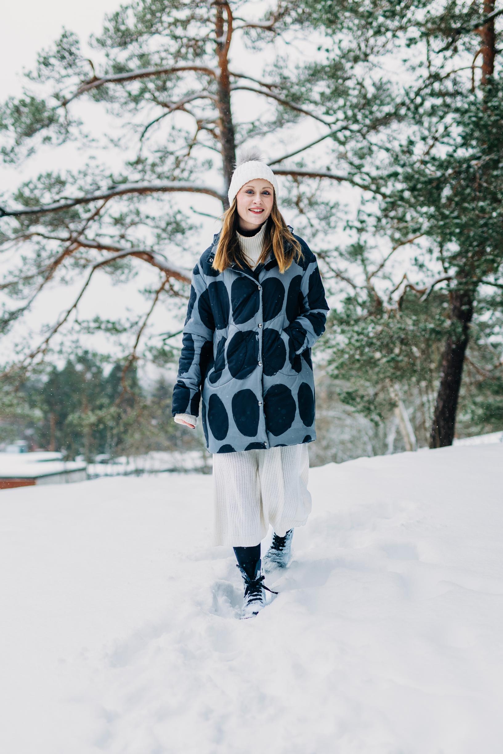 Kia Löfberg on mukana Äitikapinassa, joka valtasi marraskuussa Kiasman aulan. He muistuttivat, että ilmastokriisi on aina lasten oikeuksien kriisi. ”Samalla osoitimme solidaarisuutta lapsille, jotka ovat kuolleet Palestiinassa, Ukrainassa ja muilla sota-alueilla.”