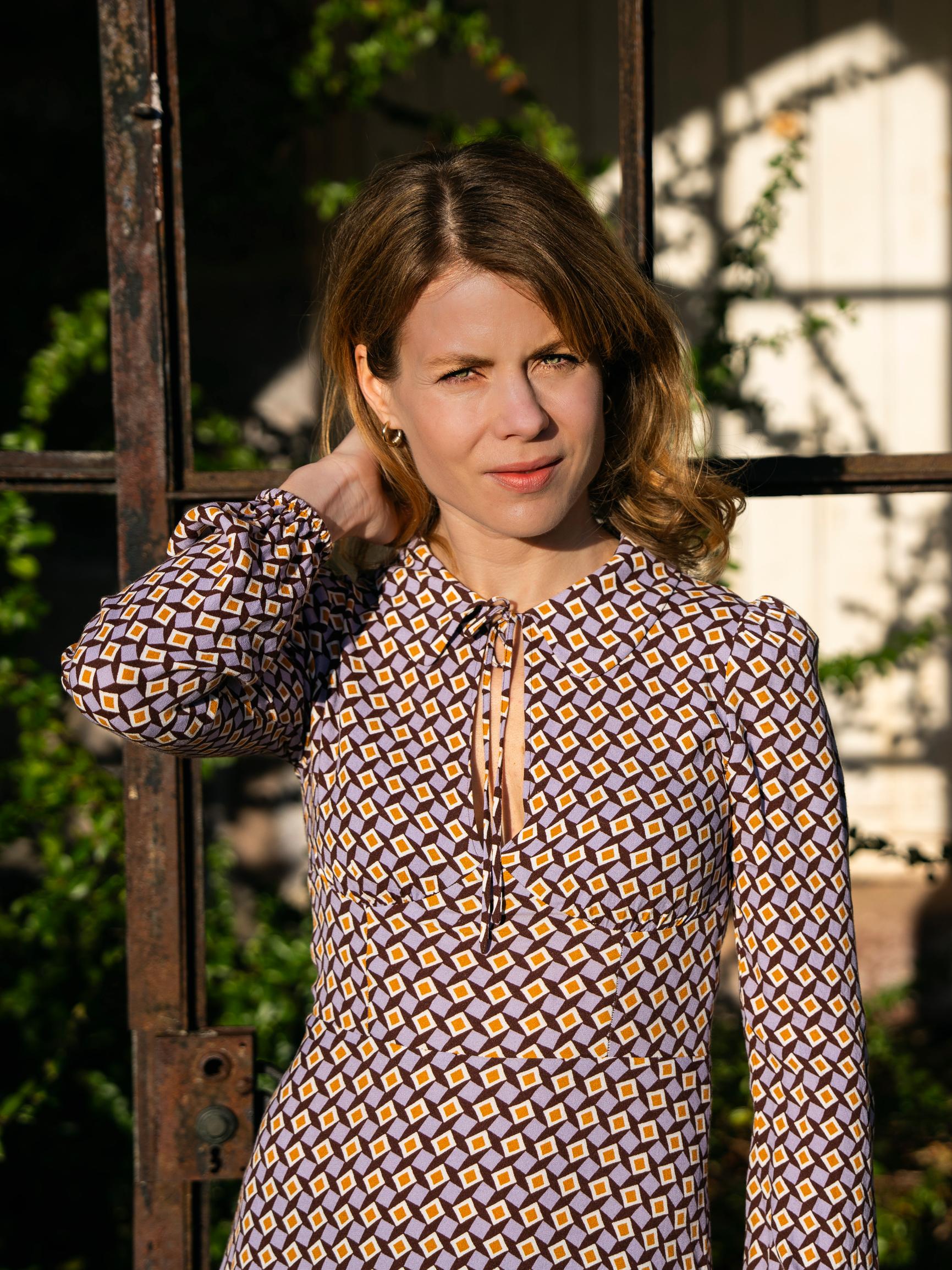 Kirjailija Annastiina Heikkilä asui 19-vuotiaana pariisilaisessa kirjakaupassa – siellä hän luki klassikkoromaanin, joka synnytti haaveen kirjan kirjoittamisesta