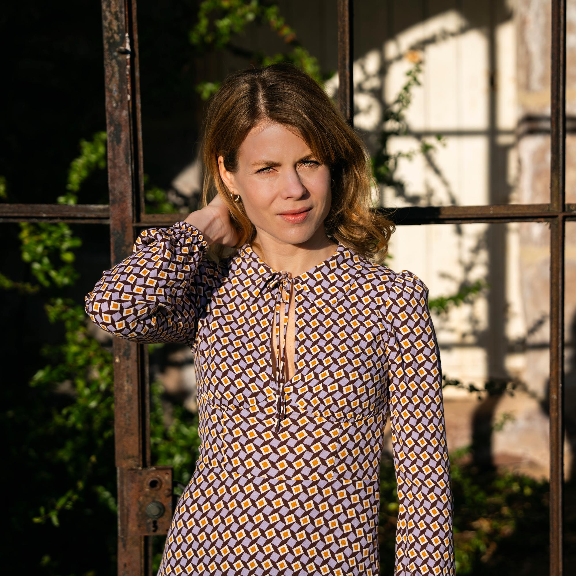 Kirjailija Annastiina Heikkilä asui 19-vuotiaana pariisilaisessa kirjakaupassa – siellä hän luki klassikkoromaanin, joka synnytti haaveen kirjan kirjoittamisesta