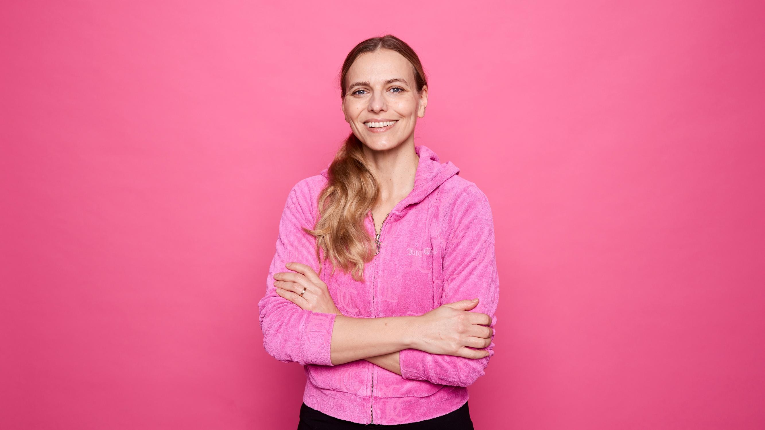 5 liikkeen kasvojoogatreeni – nämä liikkeet kiinteyttävät kasvoja, madaltavat ryppyjä ja pitävät kaksoisleuan loitolla