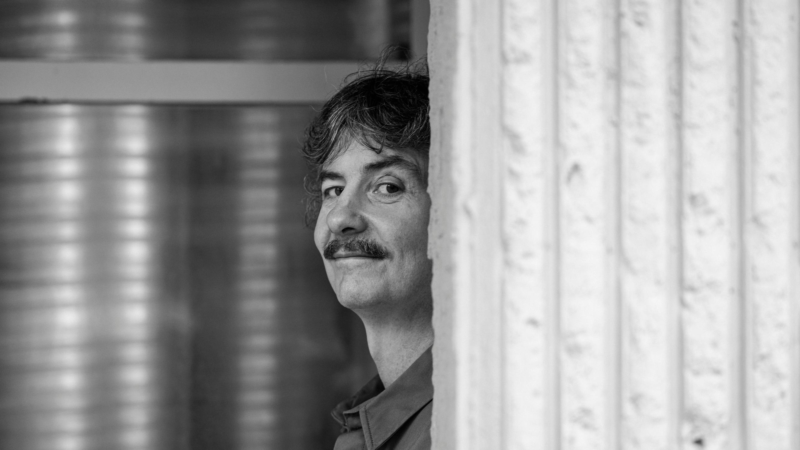 Kirjailija Antti Tuomaisen suurin saavutus ei liity kirjoihin millään tavalla: ”Päätöksestä alkoi kaikin puolin parempi elämä”