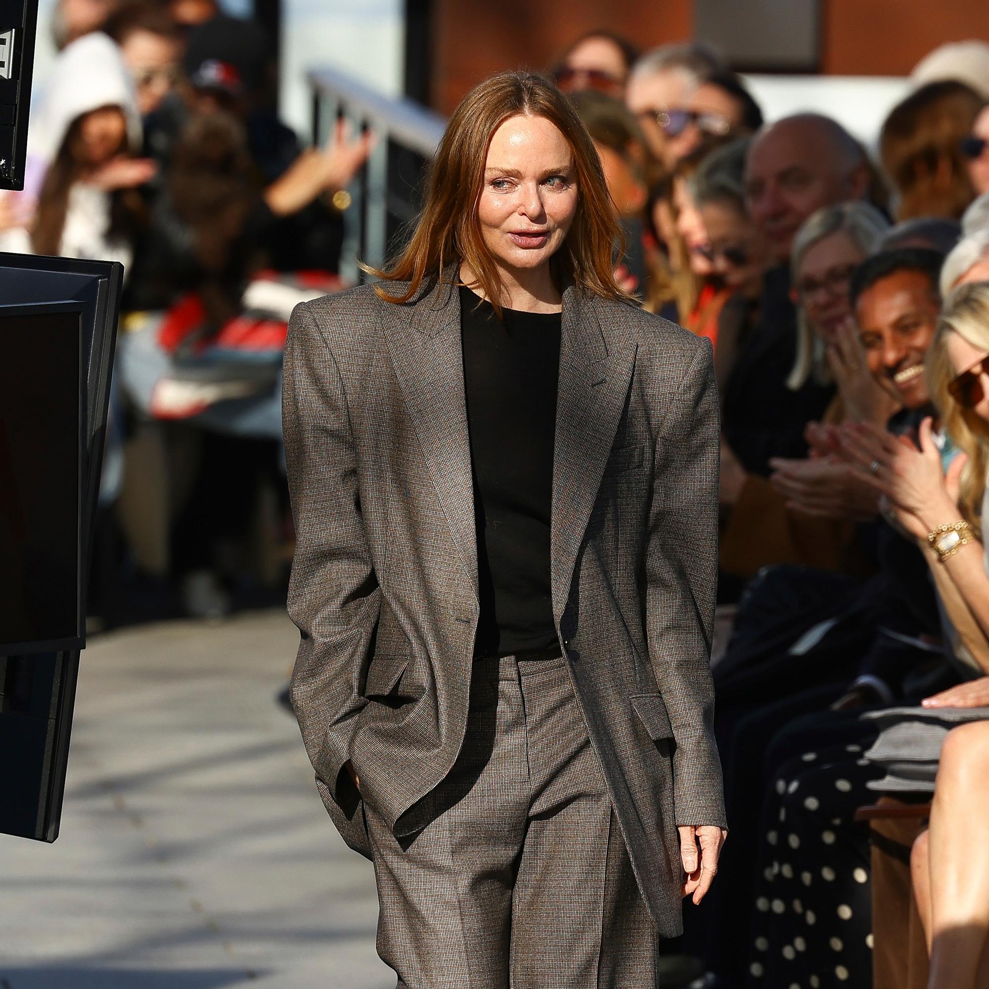 Muotisuunnittelija Stella McCartney menetti äitinsä nuorena, ja hänen oli vaikea hyväksyä Beatles-isänsä uutta puolisoa – raju riita levisi lehtiinkin